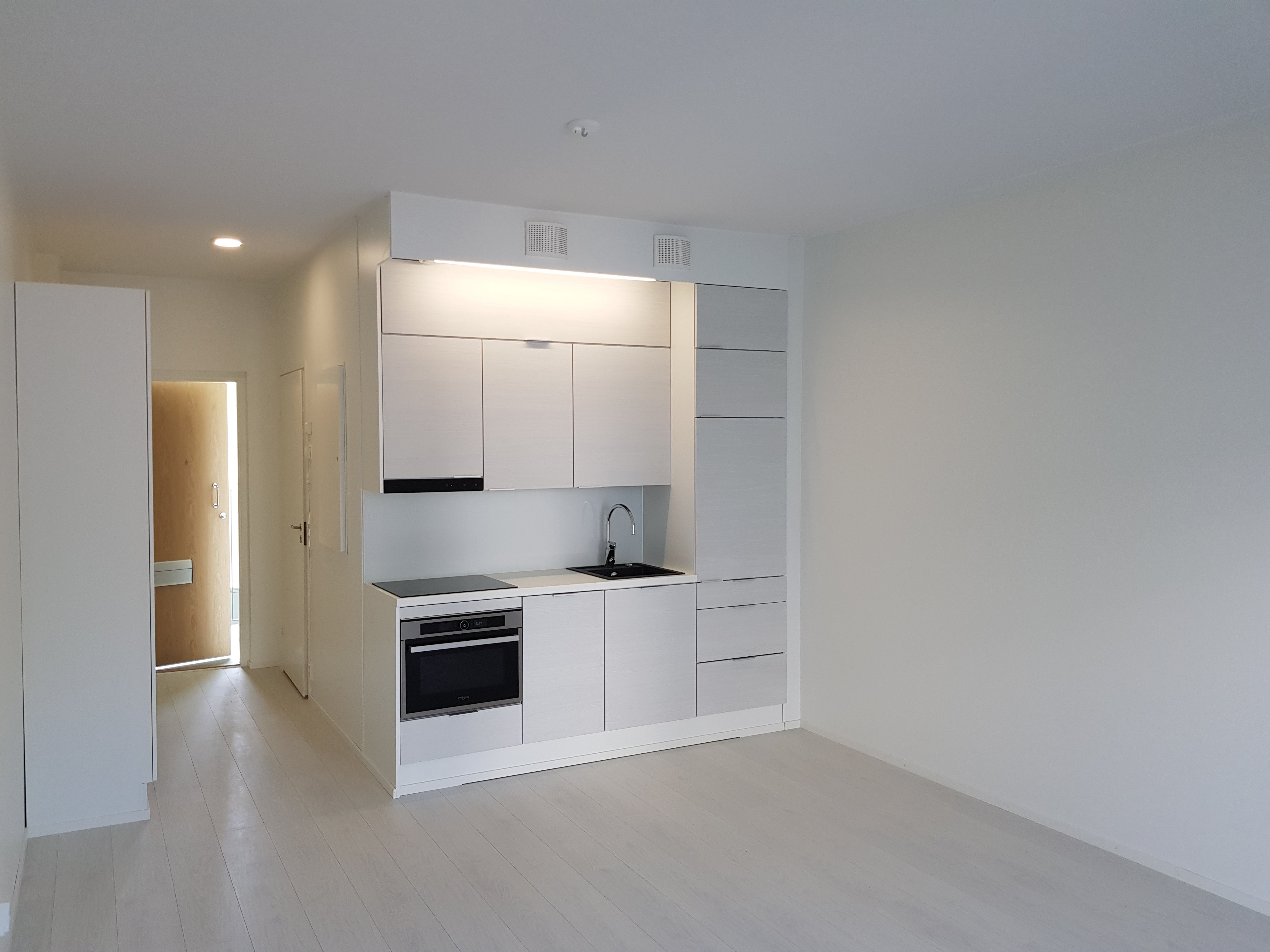 Valoisa 30 m² yksiö vuokrattavana 1