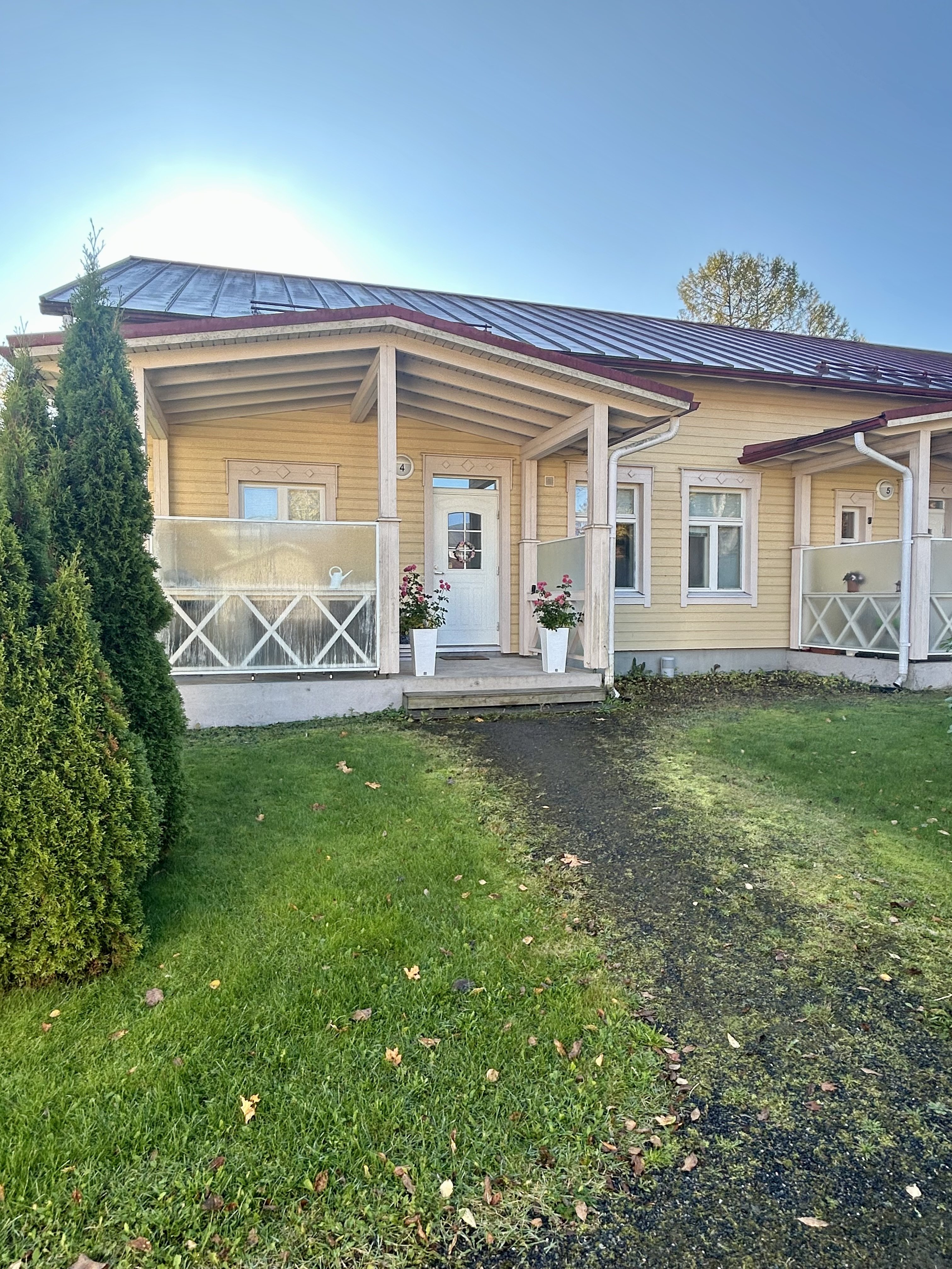 Hyväkuntoinen ja reilunkokoinen kolmio lähellä keskustaa. 2