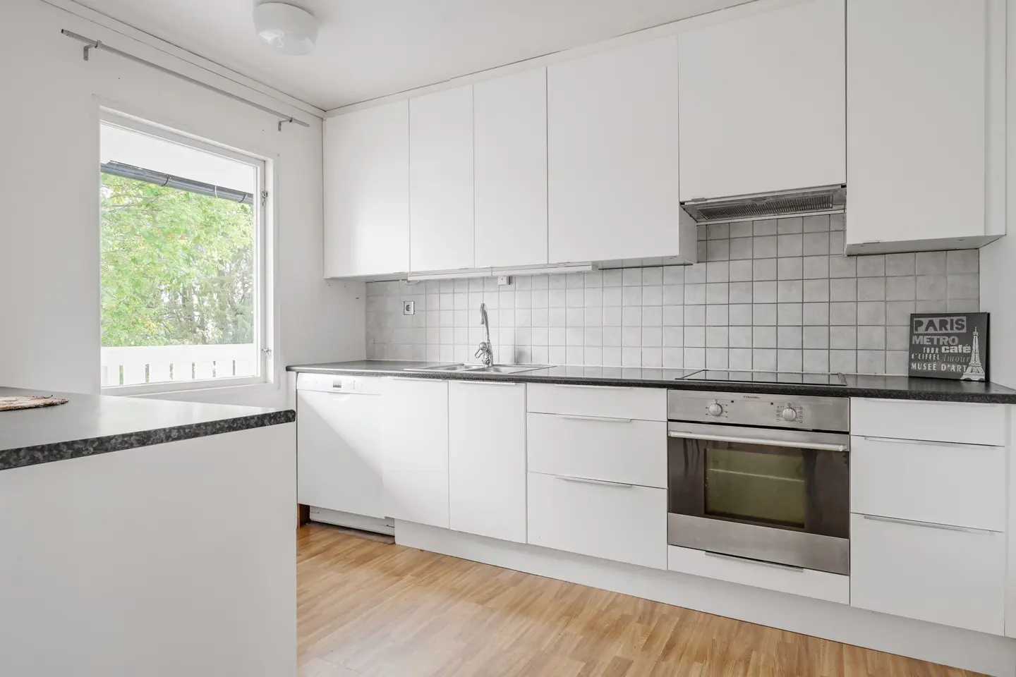 7 rok · 198 m² i Sollentuna – bild 3