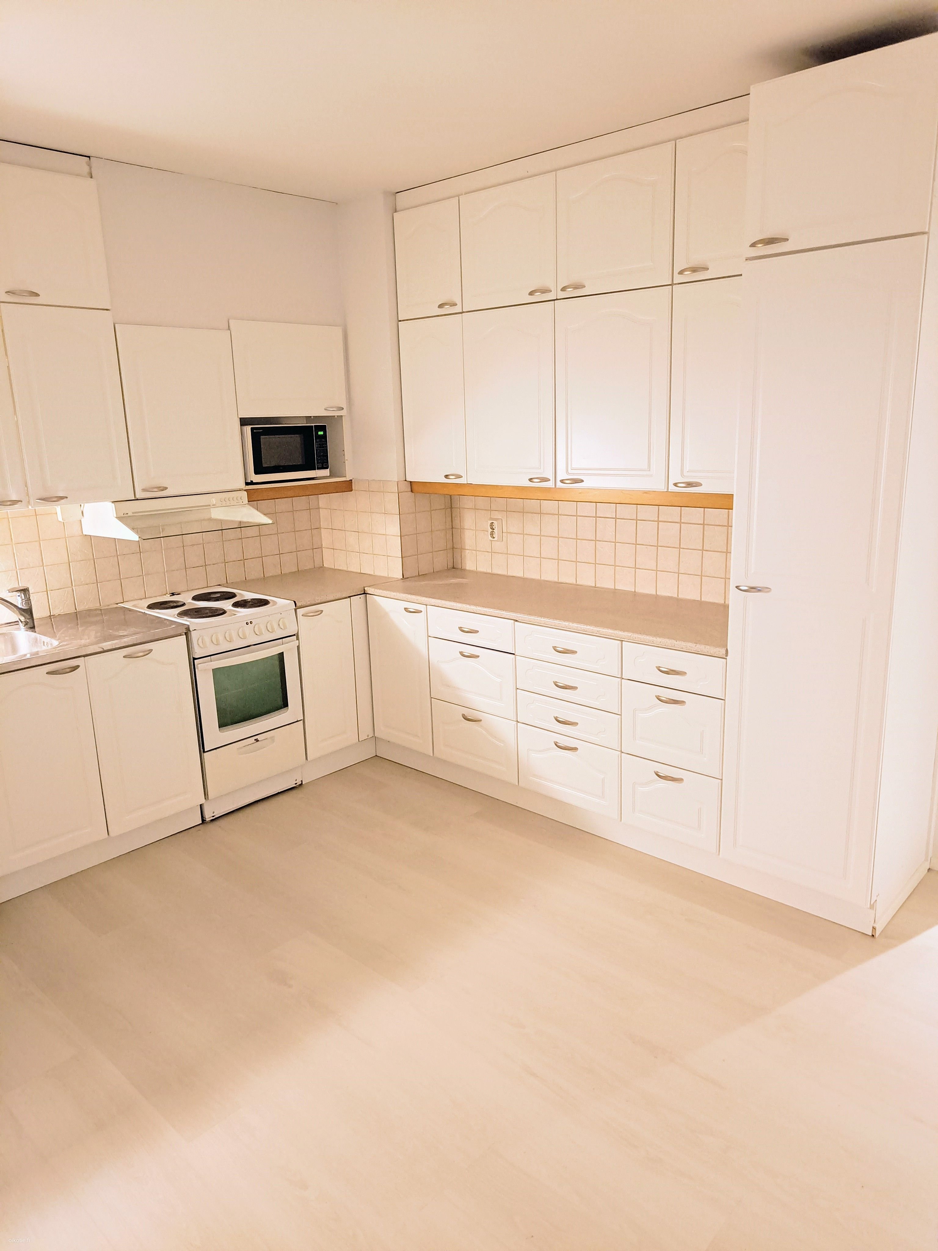 Hakunila / Vantaa siistikuntoinen 3h+k+PSH+lasitettu parveke, 79m2 1