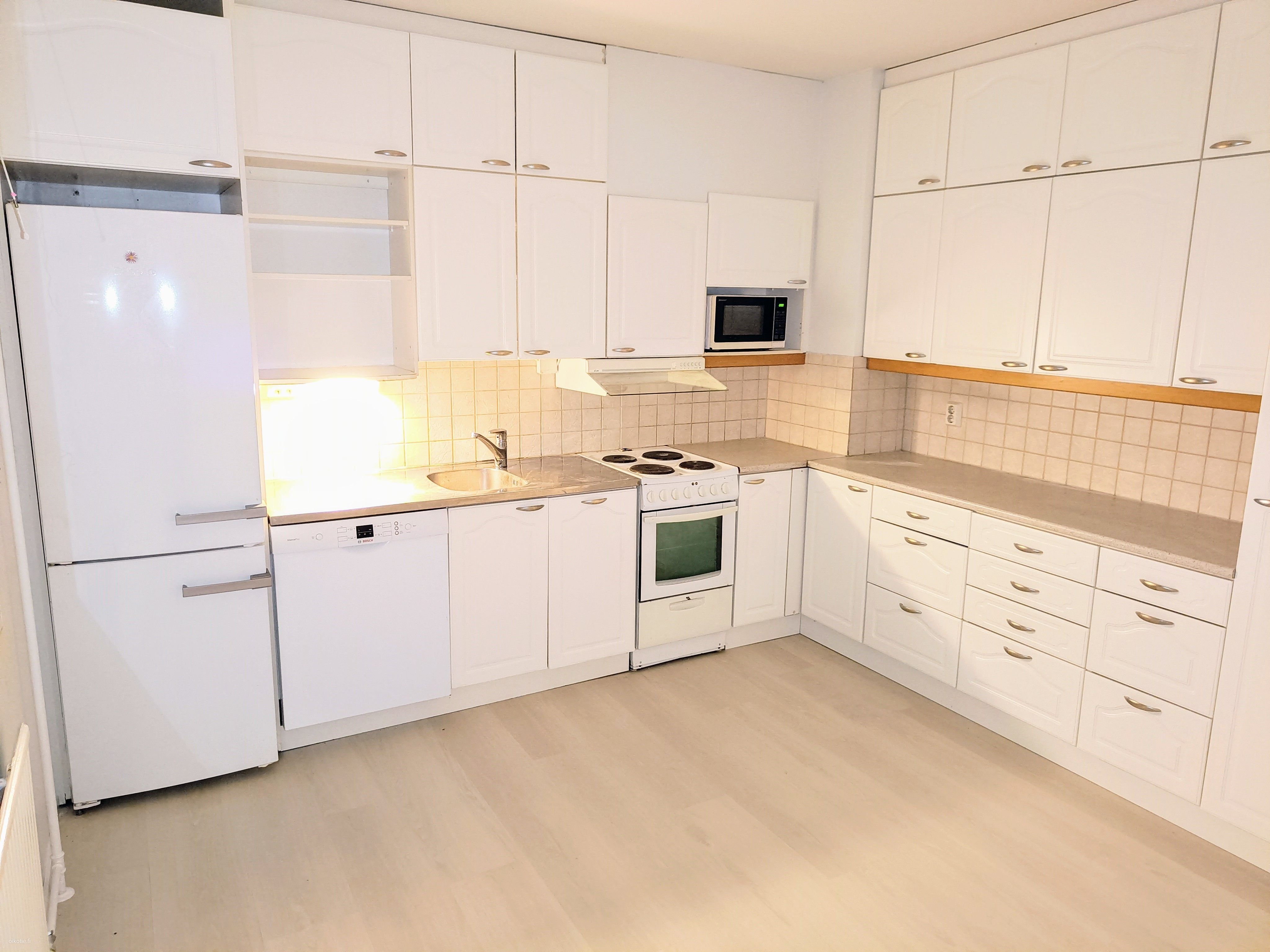 Hakunila / Vantaa siistikuntoinen 3h+k+PSH+lasitettu parveke, 79m2 2