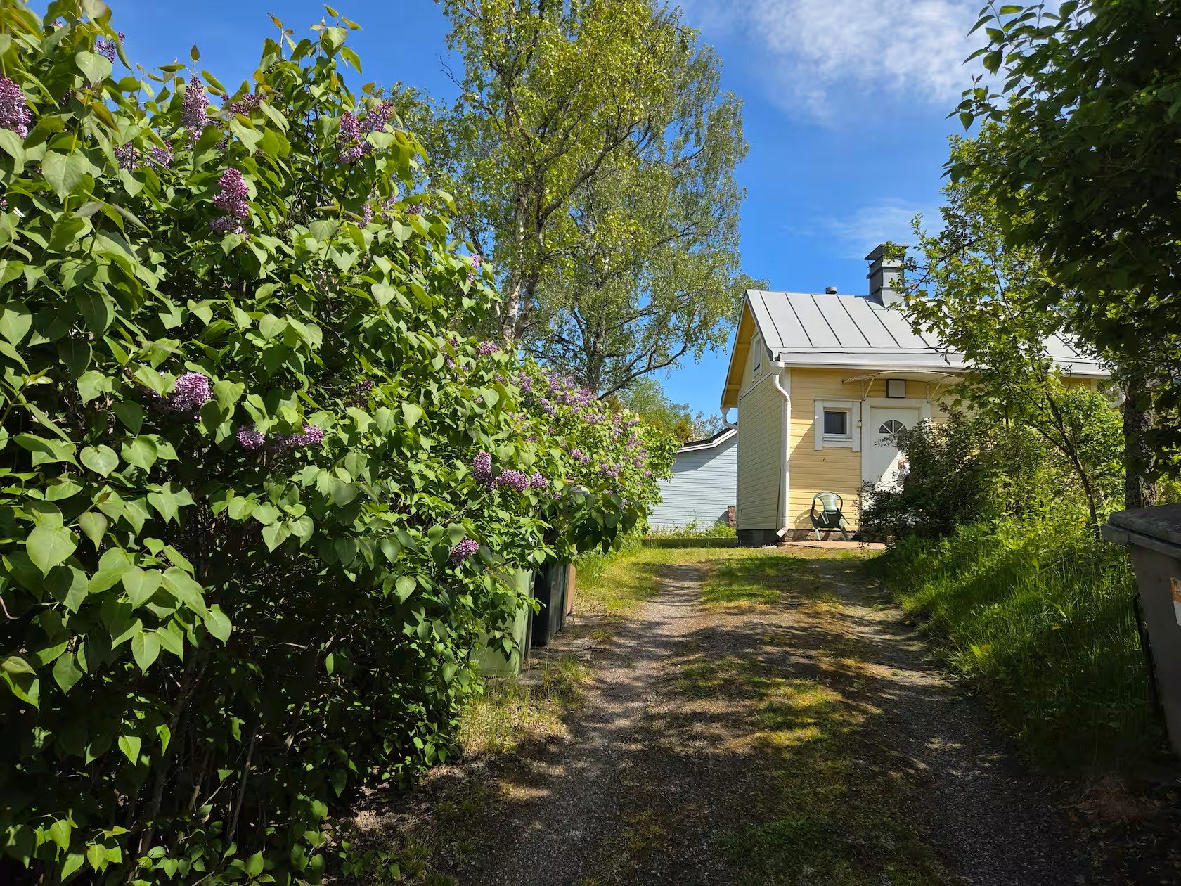 Pieni kaupunkimökki saunalla ja ilmainen pysäköinti 1
