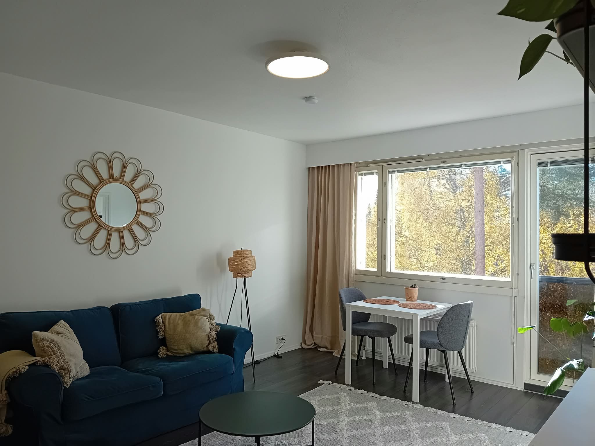 Valoisa ja tyylikkäästi remontoitu ylimmän kerroksen yksiö Riihikalliossa (32 m²) – Vapautuu 1.12. 1