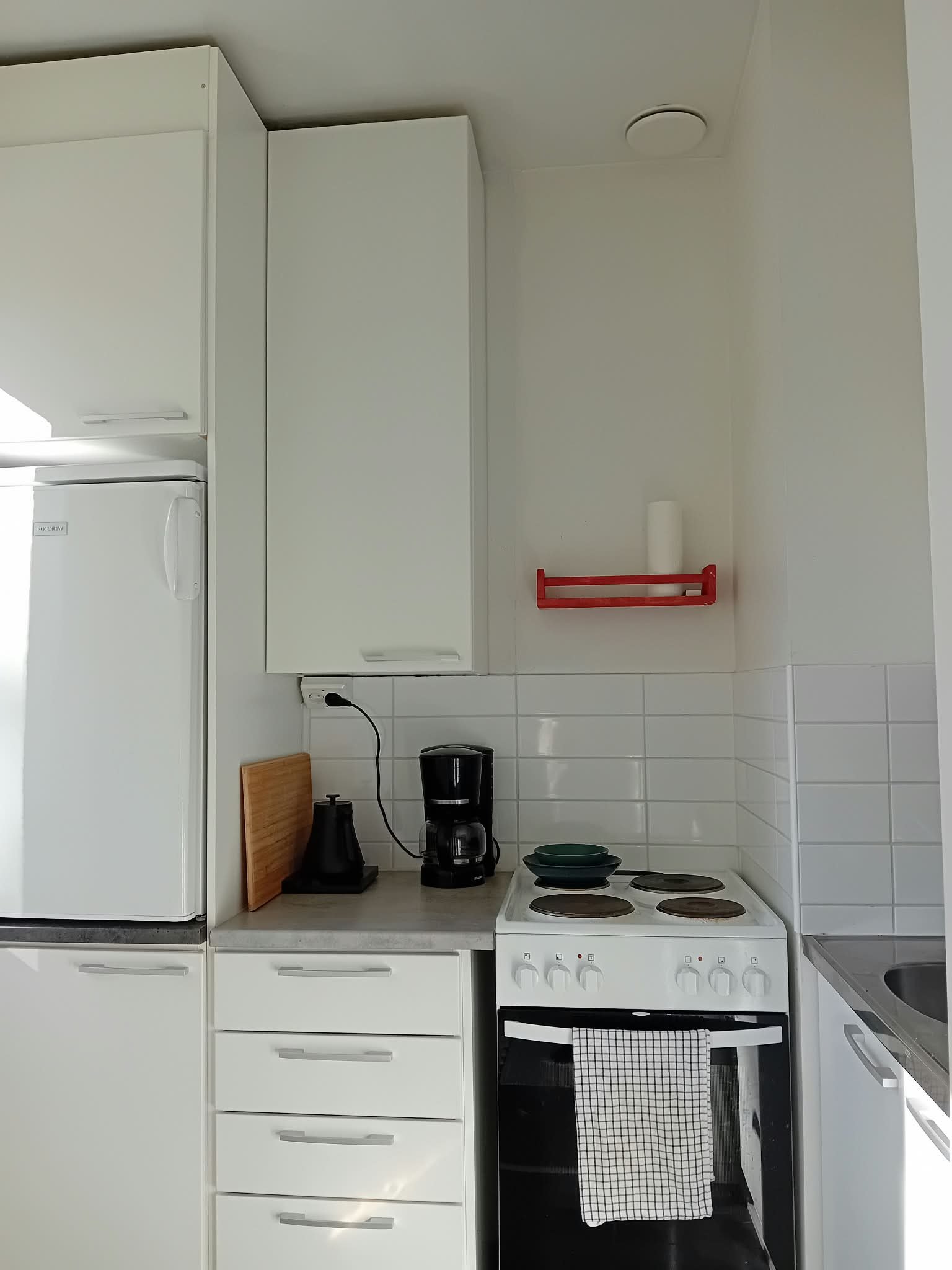 Valoisa ja tyylikkäästi remontoitu ylimmän kerroksen yksiö Riihikalliossa (32 m²) – Vapautuu 1.12. 4