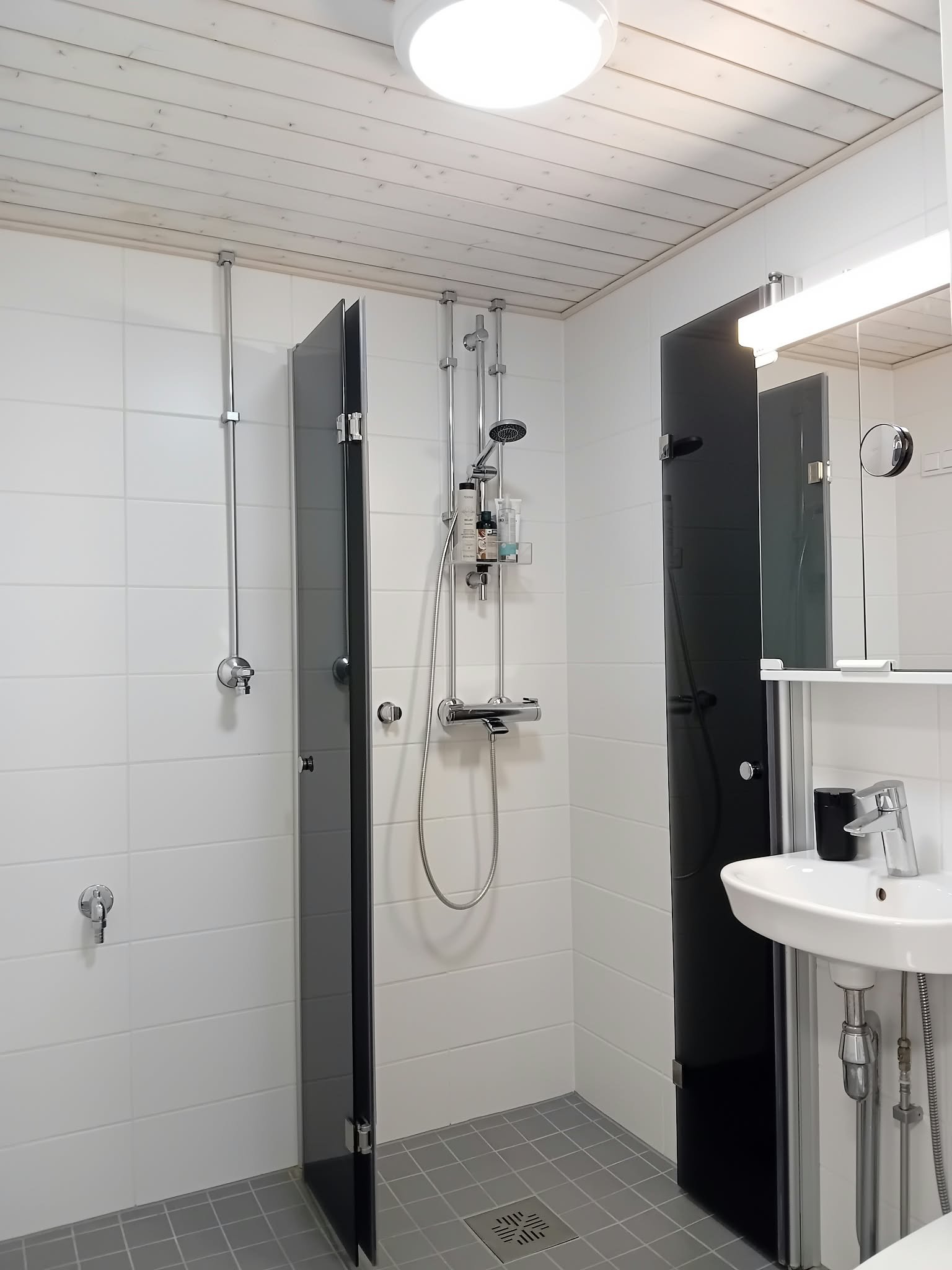 Valoisa ja tyylikkäästi remontoitu ylimmän kerroksen yksiö Riihikalliossa (32 m²) – Vapautuu 1.12. 5