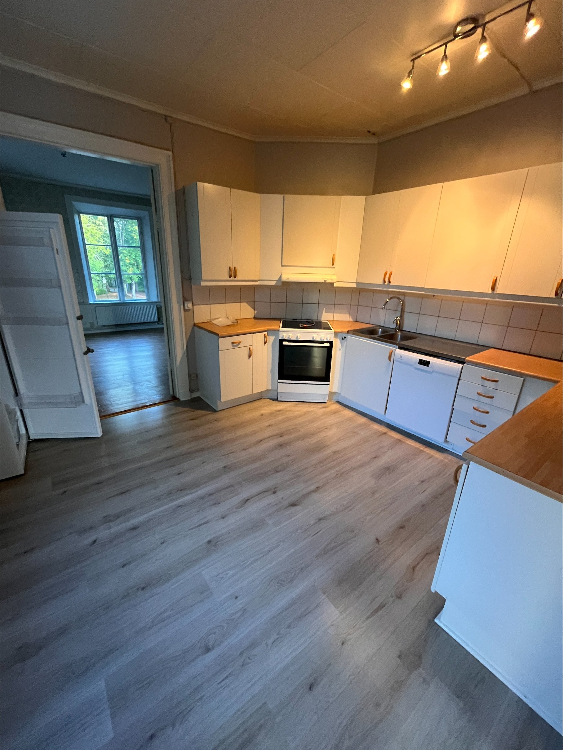 10 rok · 300 m² i Skärblacka – bild 2