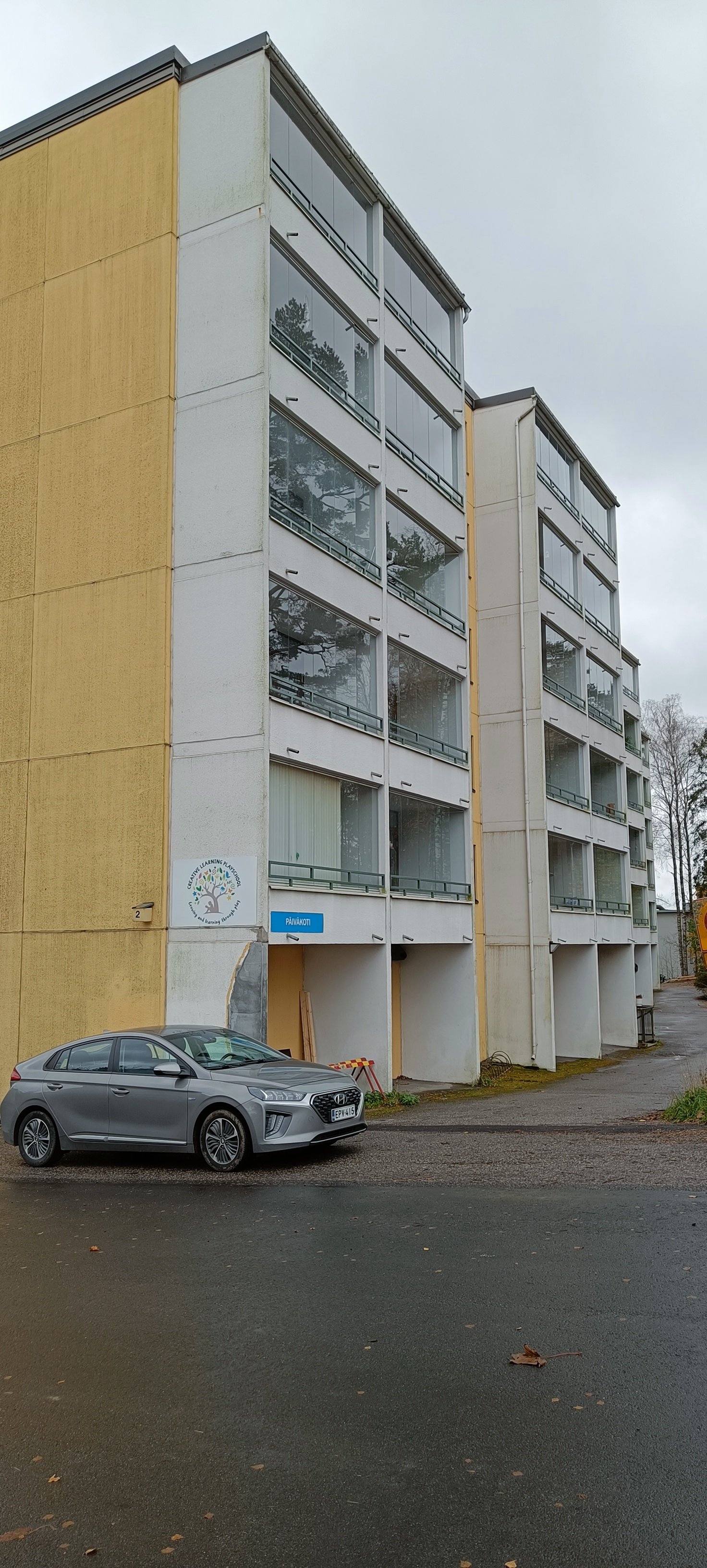 Gesterbyn keskeisellä paikalla hissitalossa puiston laidassa avara kaksio 3