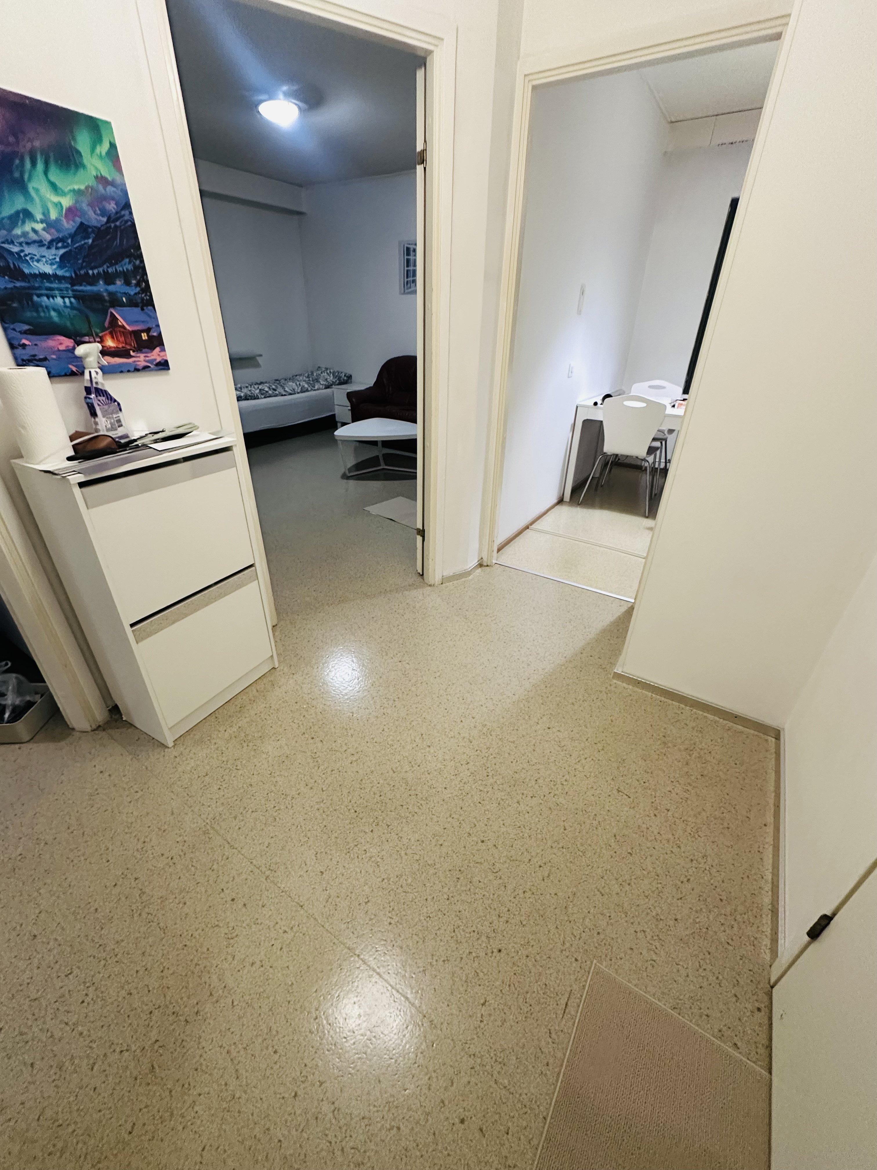 Shared Furnished 16m2 Room near Center available specially for seasonal worker or Student. Possible to extend  full yea 1