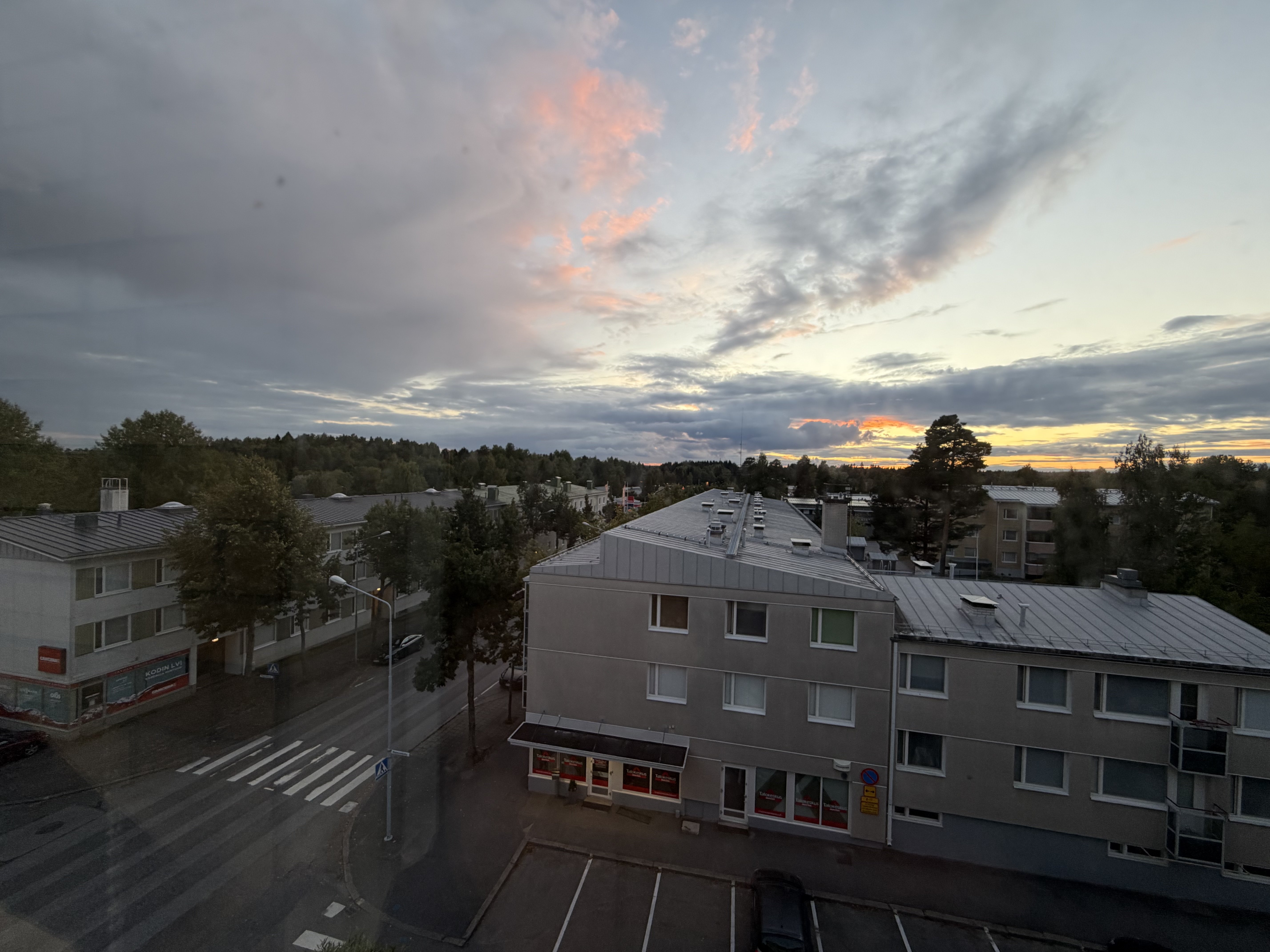 Ylimmän kerroksen yksiö saunalla ja lasitetulla parvekkeella 5