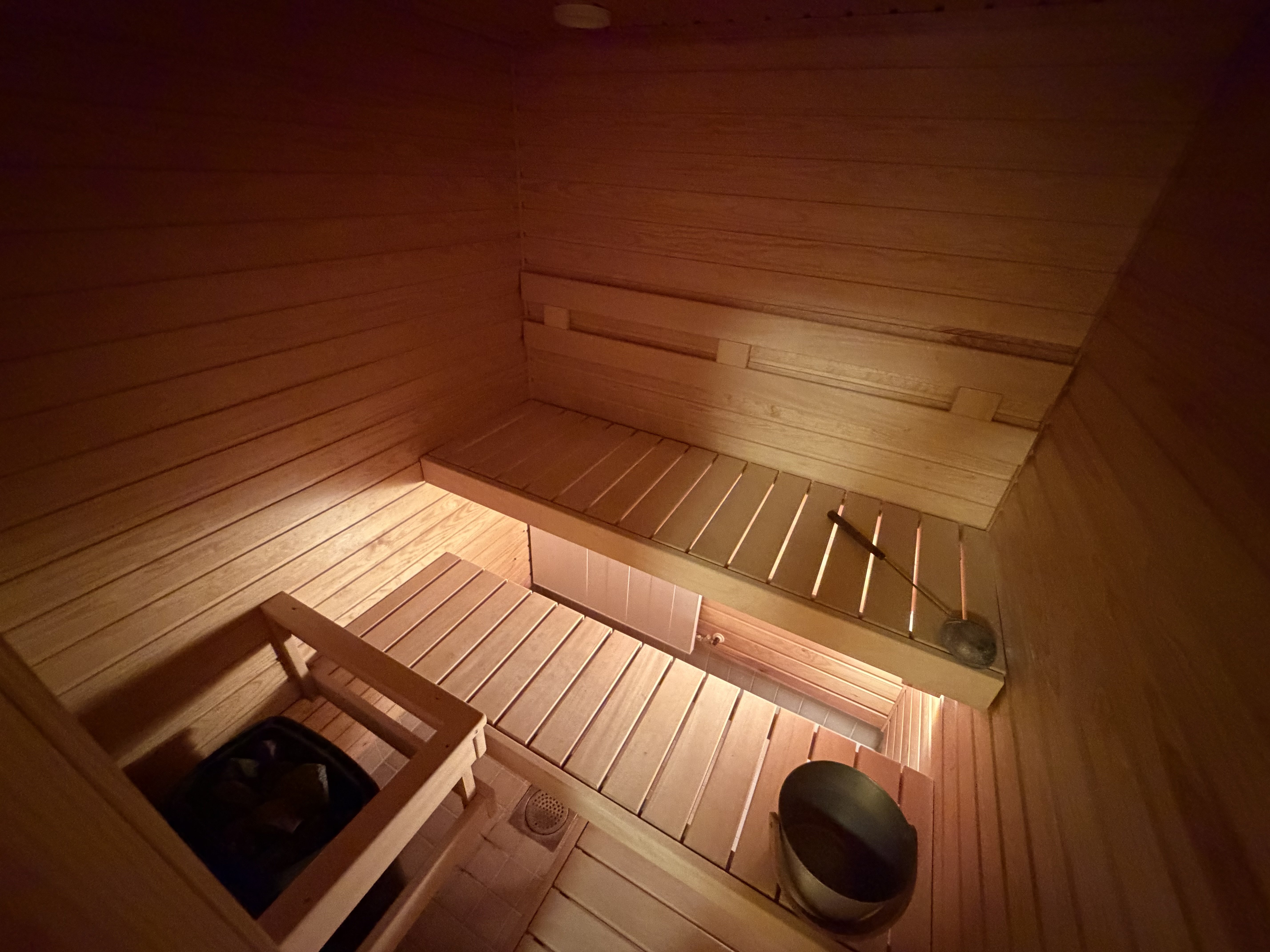 Ylimmän kerroksen yksiö saunalla ja lasitetulla parvekkeella 2