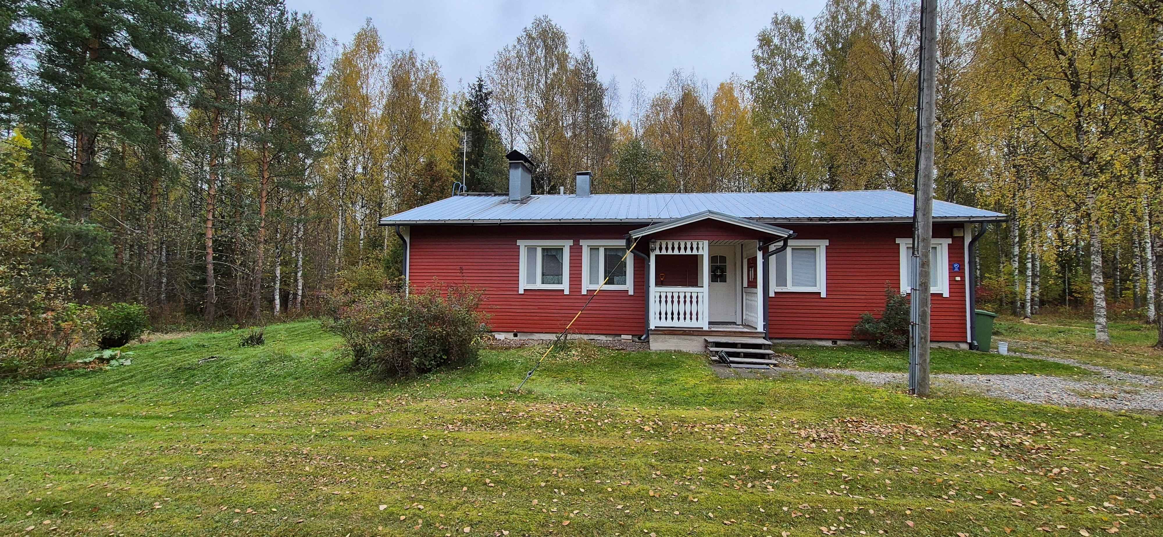 Hyväkuntoinen omakotitalo rauhallisella sijainnilla – 3 mh, puusauna, autotalli 2