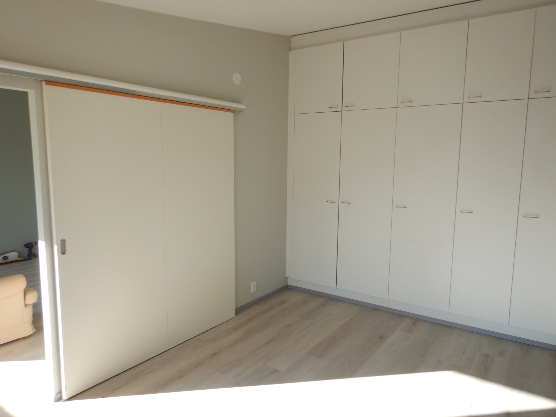 Erittäin siisti 2 h + k +sauna, oma parveke josta näkymä järvelle/ satamaan. 5
