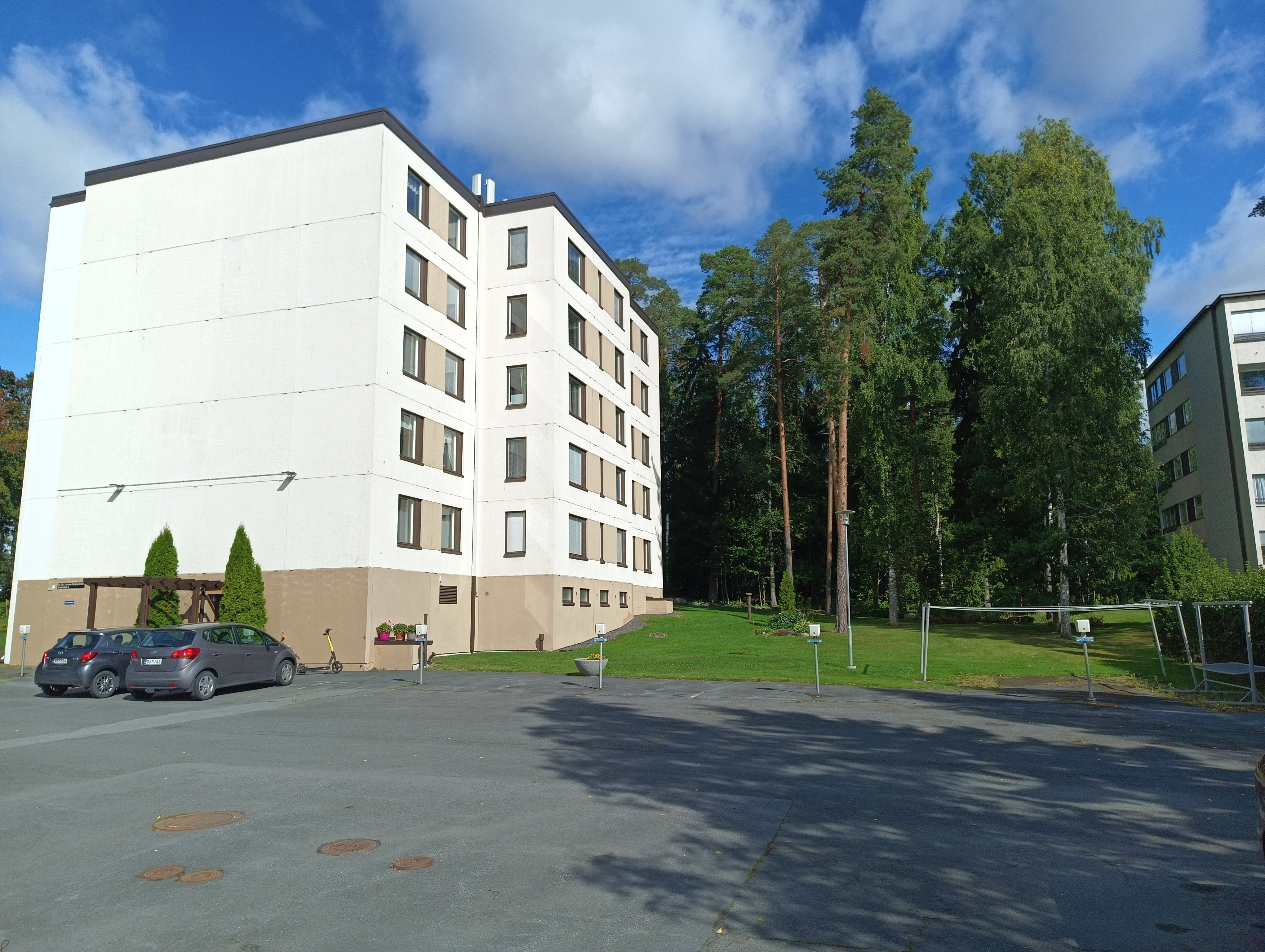 Heti vapaa, valoisa ja tilavan tuntuinen 51,5 m² kaksio hyvillä näkymillä Loimaan Myllykylässä. 2