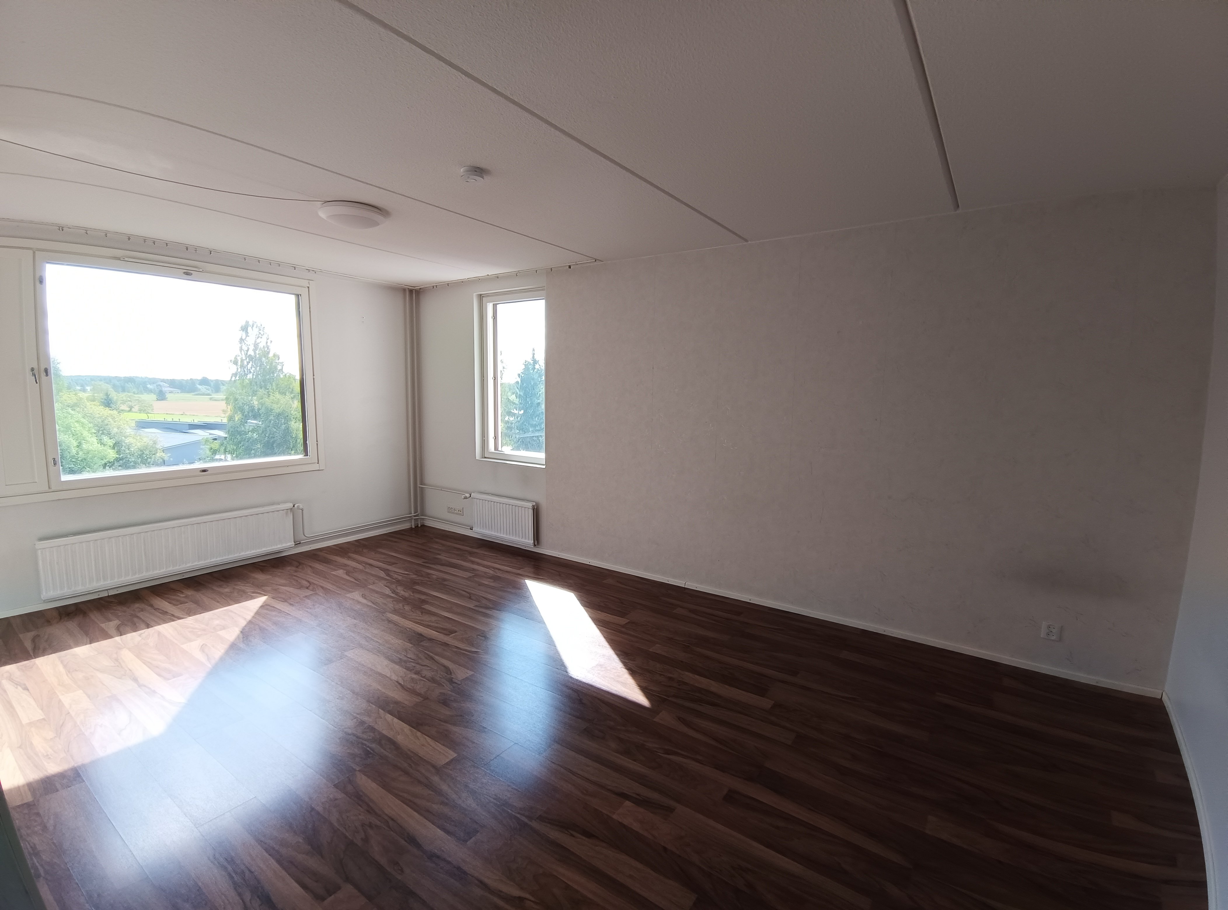 Heti vapaa, valoisa ja tilavan tuntuinen 51,5 m² kaksio hyvillä näkymillä Loimaan Myllykylässä. 5