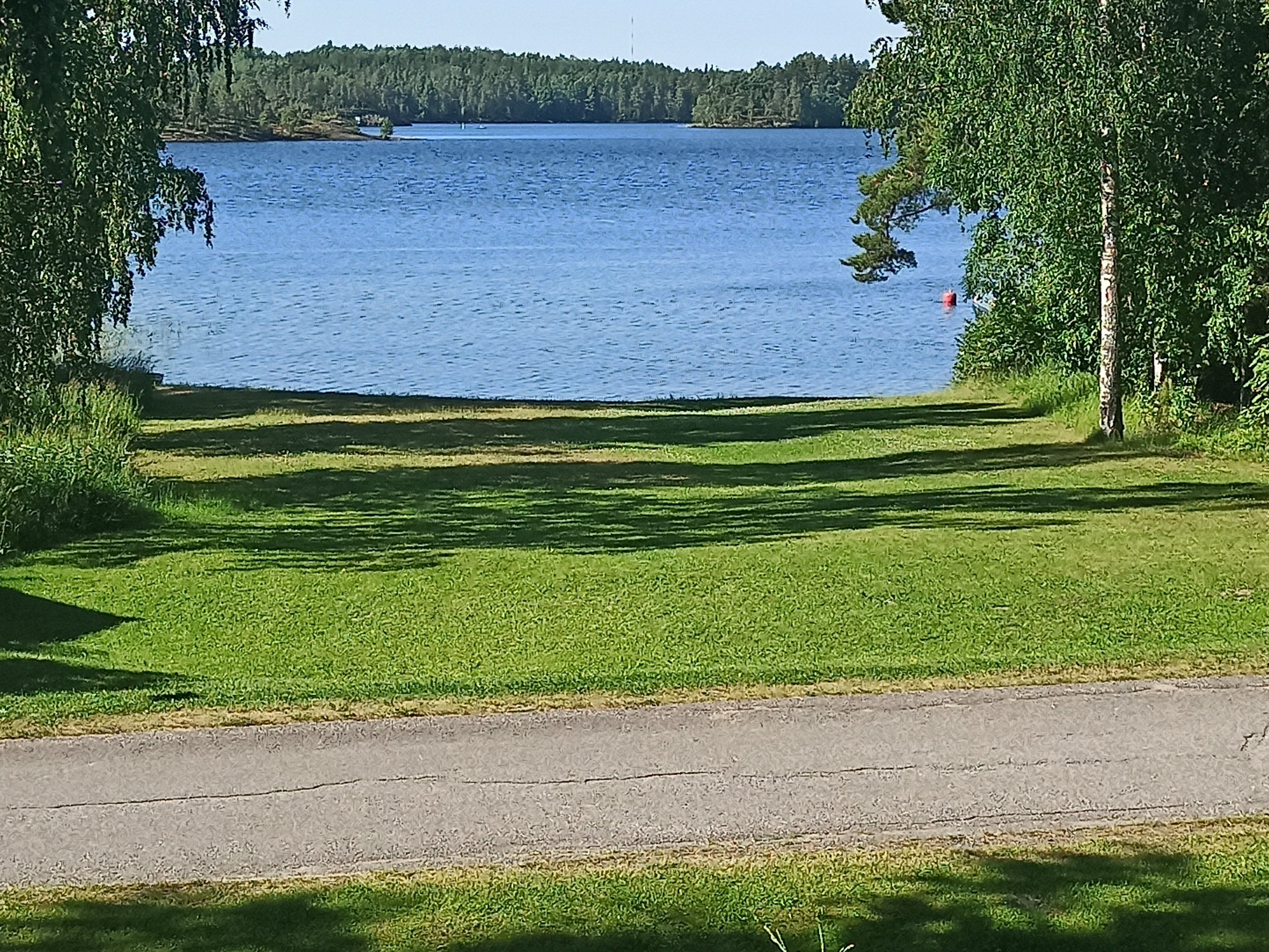 Järvimaisemassa oleva 2-kerroksinen rivitalohuoneisto. 3