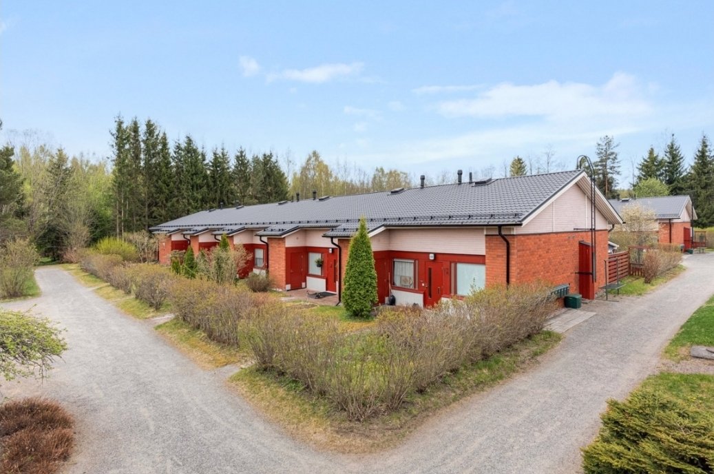 Siisti ja tilava rivitalo kolmio hyvien yhteyksien päästä. 5