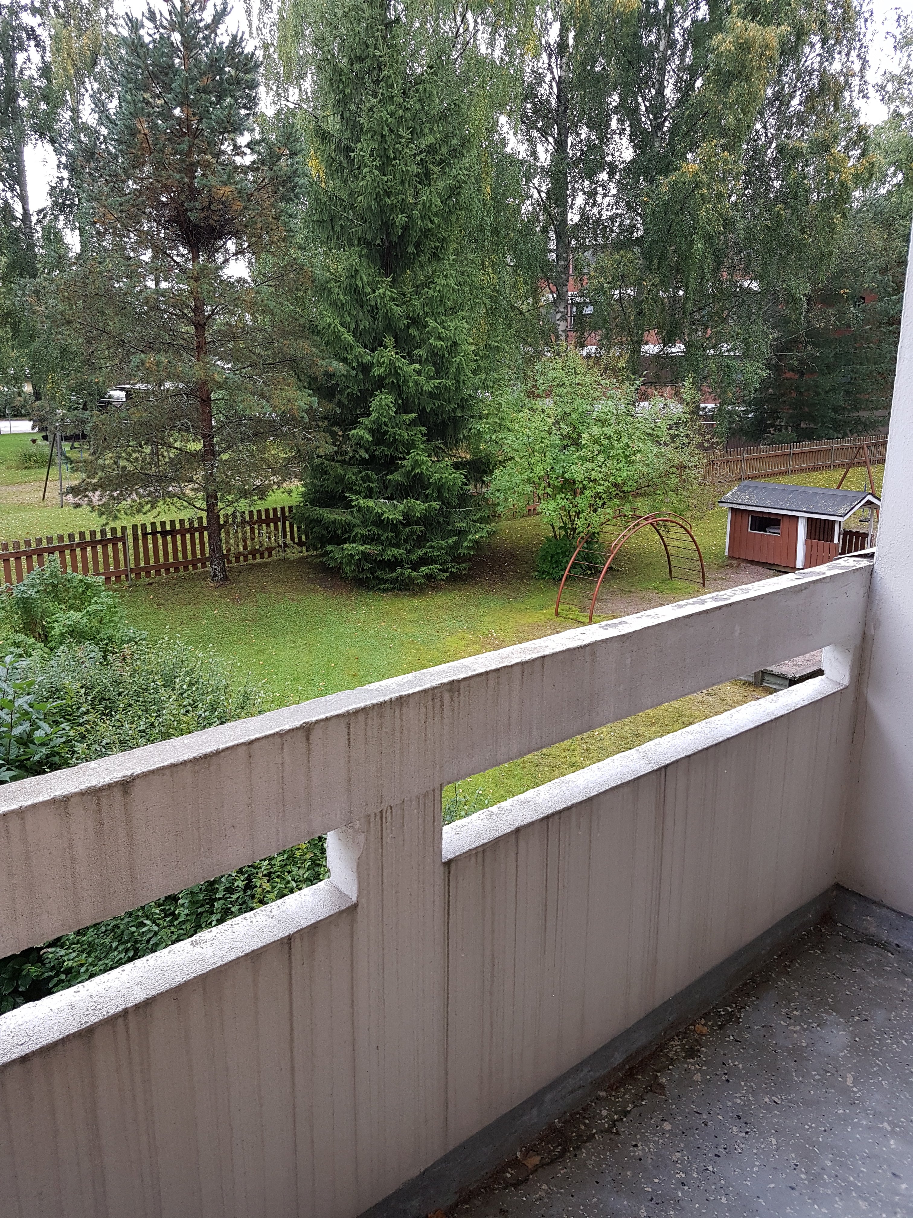 Loistokuntoinen yksiö parvekkeella 2