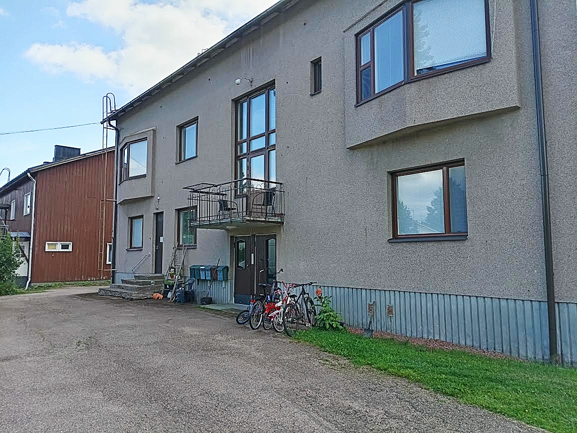 Siisti huoneisto, kolme huonetta ja keittiö,  viihtyisässä pienkerrostalossa Myllykosken keskustassa 2