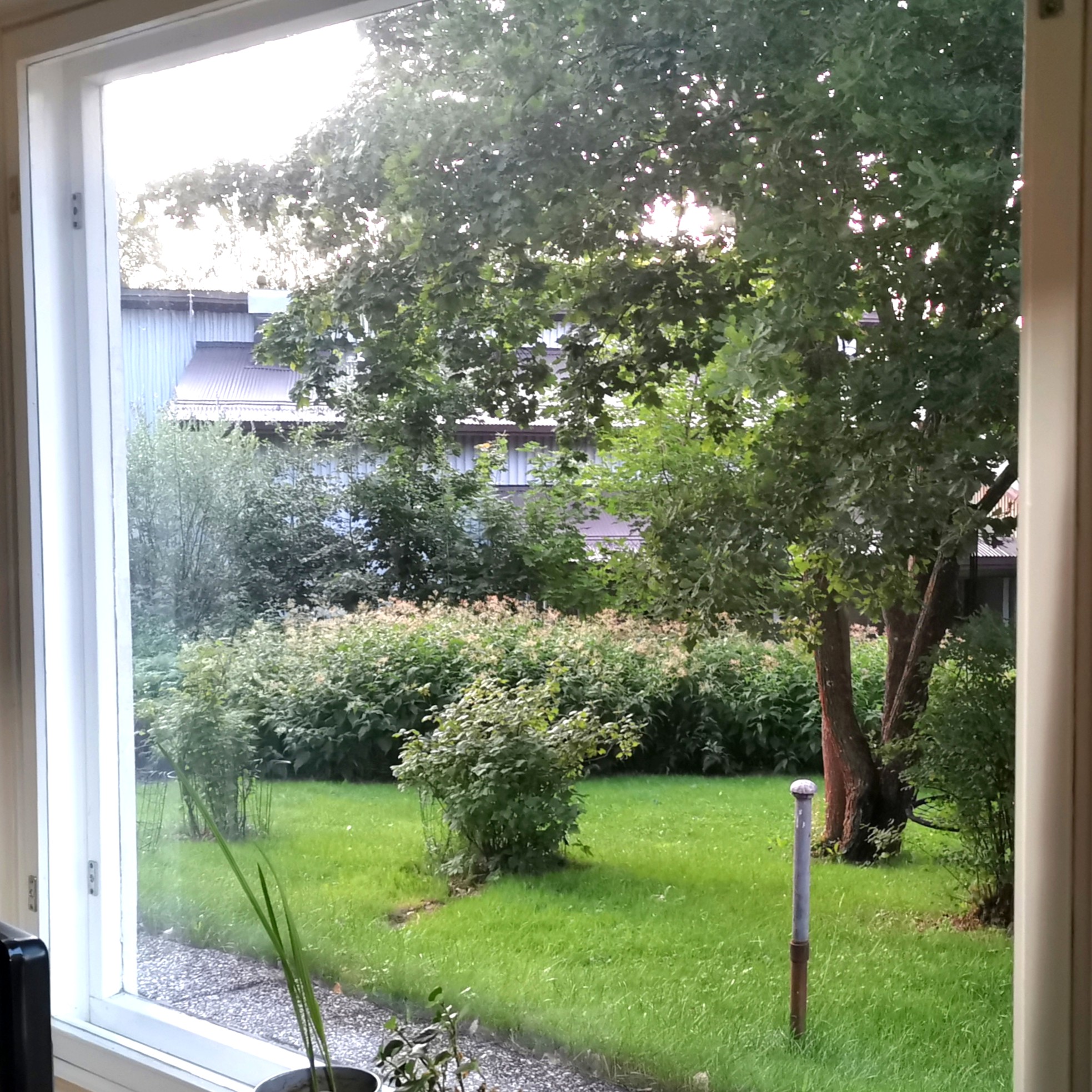 Huone / työtila ok-talossa omalla sisäänkäynillä 3