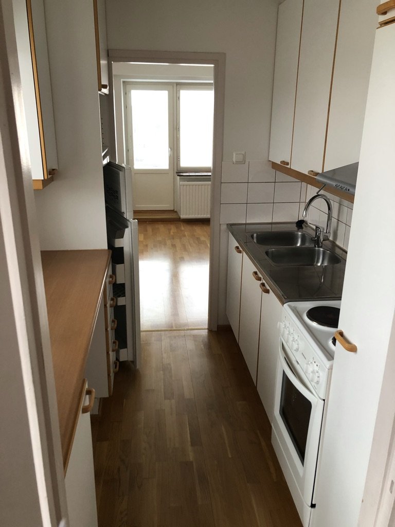 Vuokrataan siisti 45m2 kerrostalokaksio jykevästä 50-luvun kivitalosta, vapautuu 1.10.2026 2