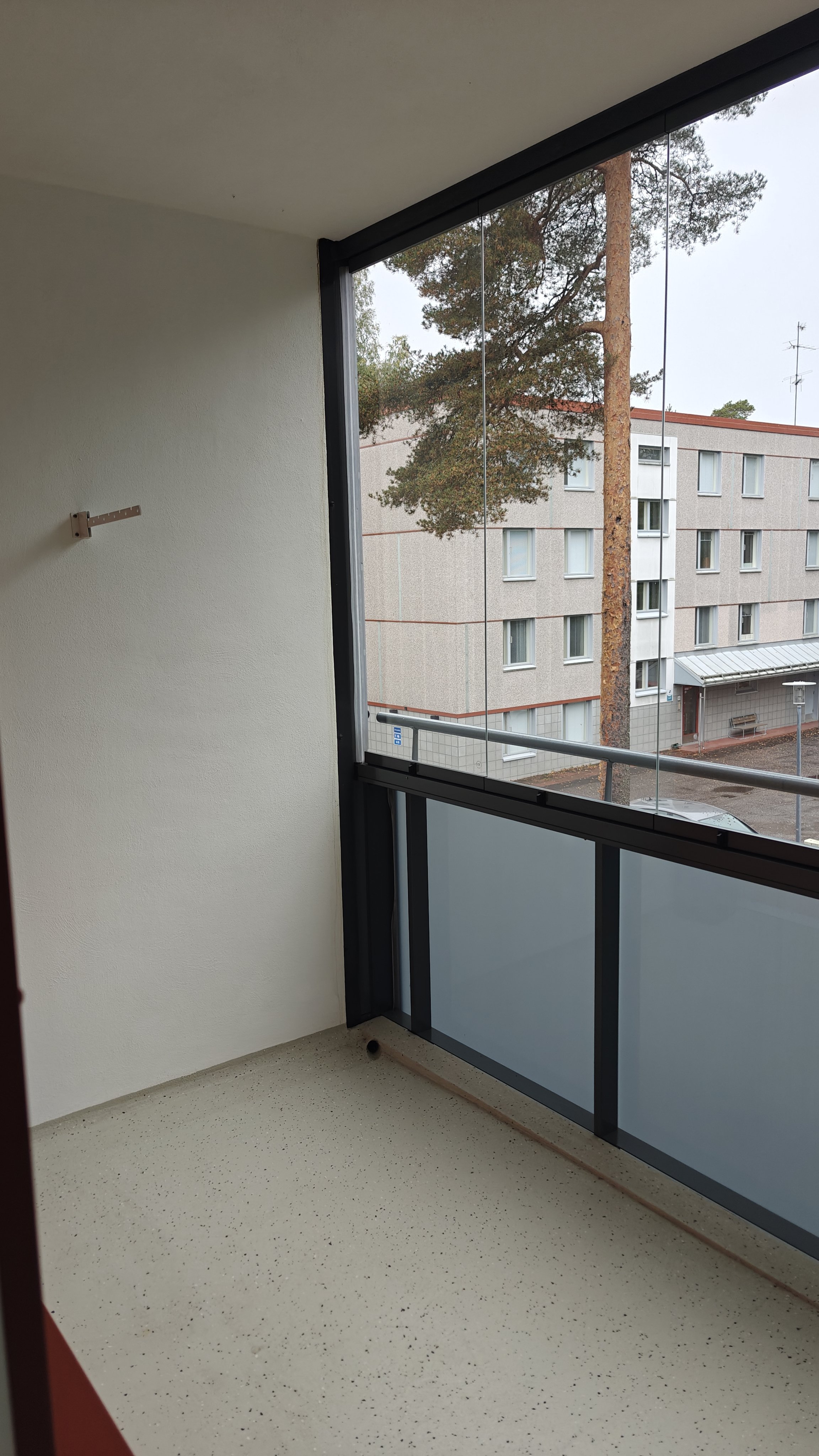 Tilava 2 huonetta ja keittiö. Julkisivuremontti tehty ja putkiremonttia ei ole tulossa. 1