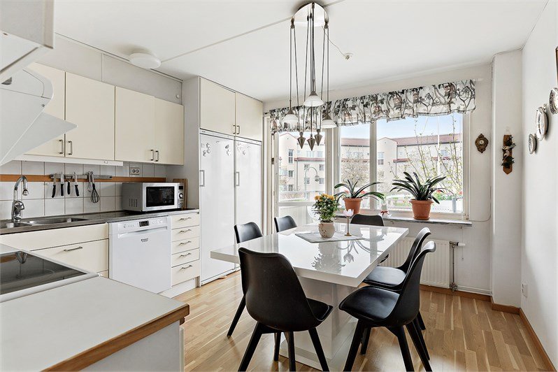 4 rum och kök, Bromma — 23 300 kr/mån — bild 2