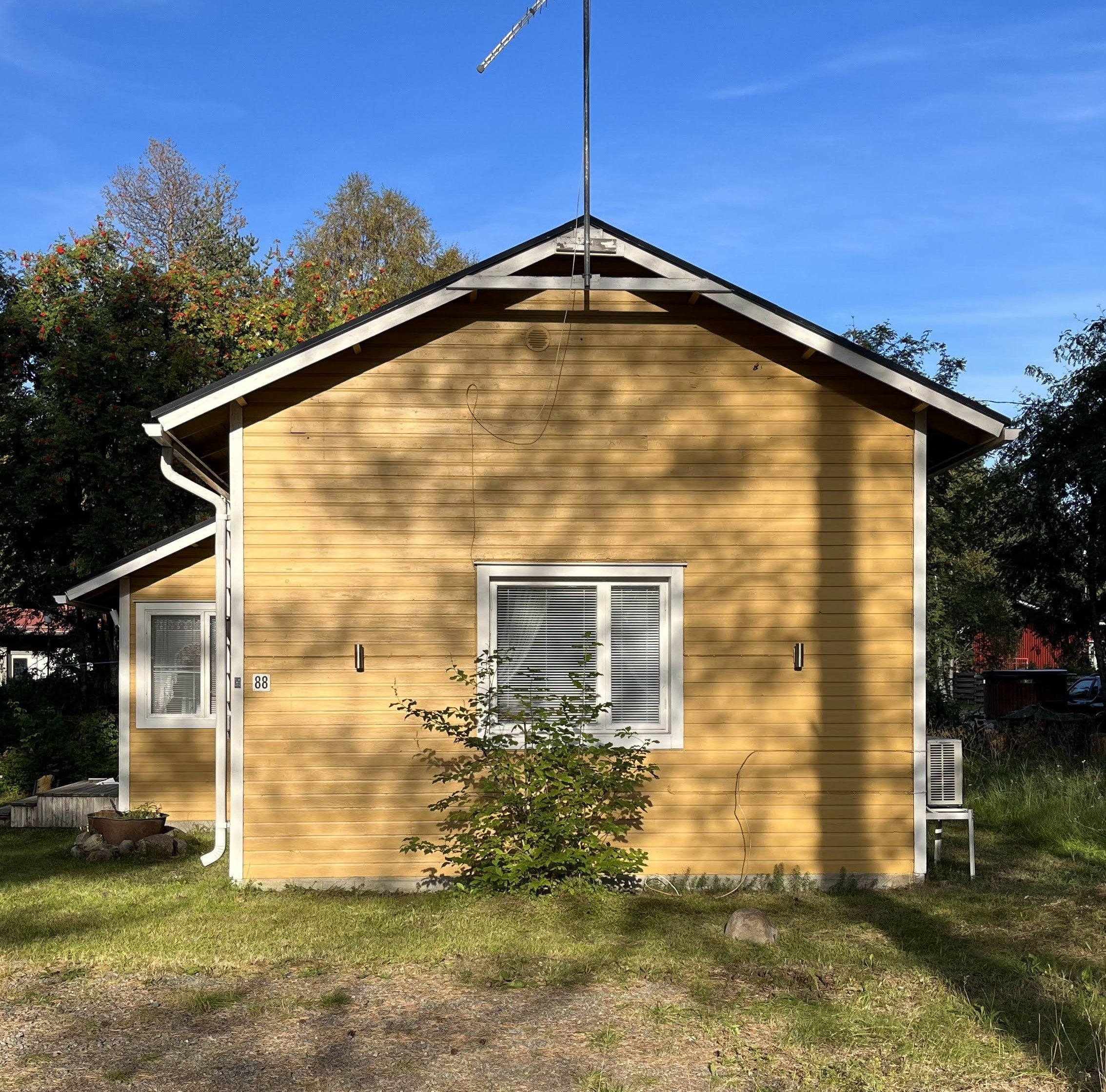 Omakotitalo Nilossa – ilmalämpöpumppu, iso piha 1
