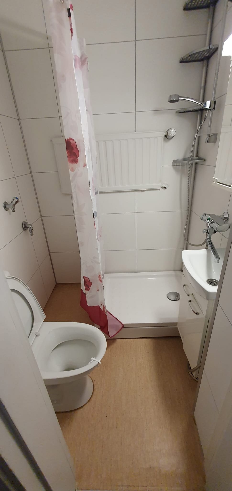 Ensimmäisen kerroksen kolmio rauhallisessa talossa. 4