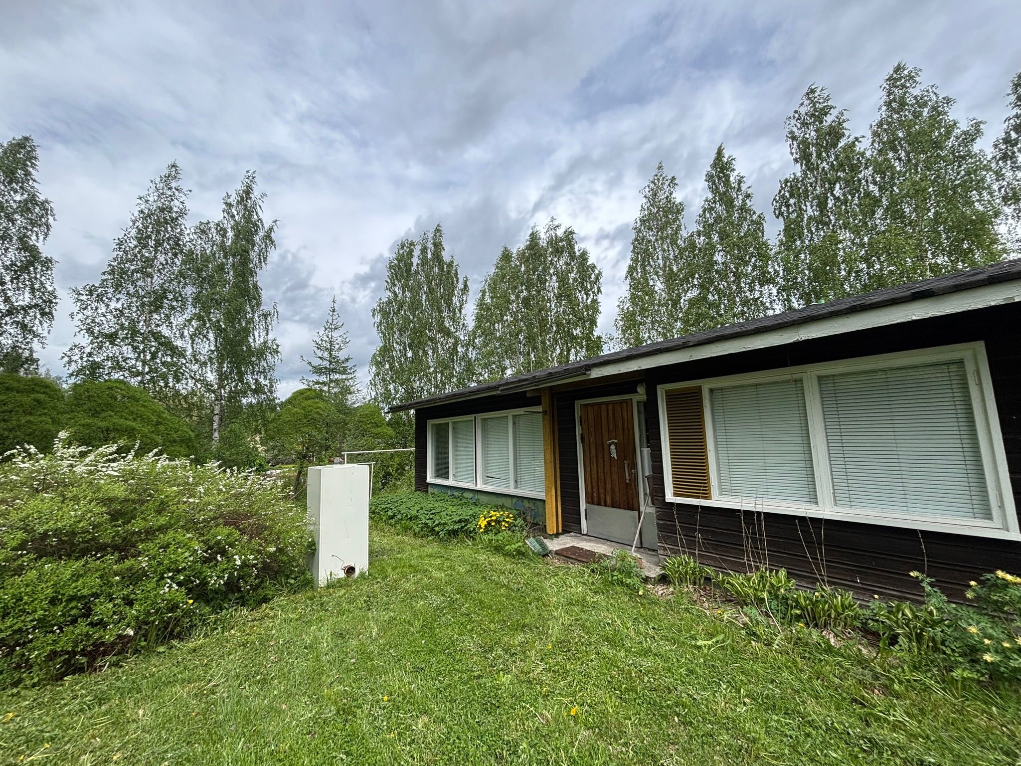 Rauhallinen talo lammenrannalla 3