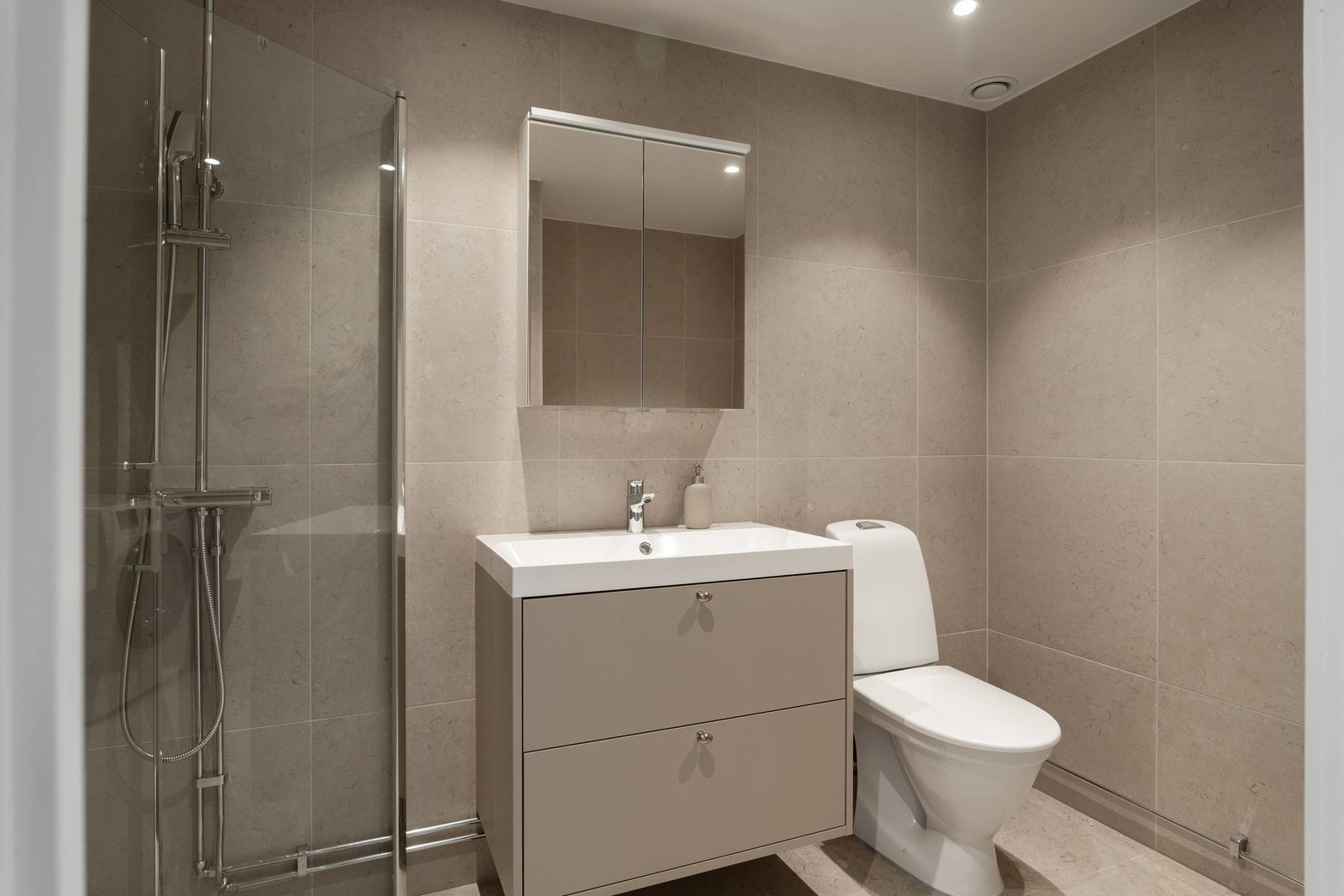 4 rok · 92 m² i Tumba – bild 8