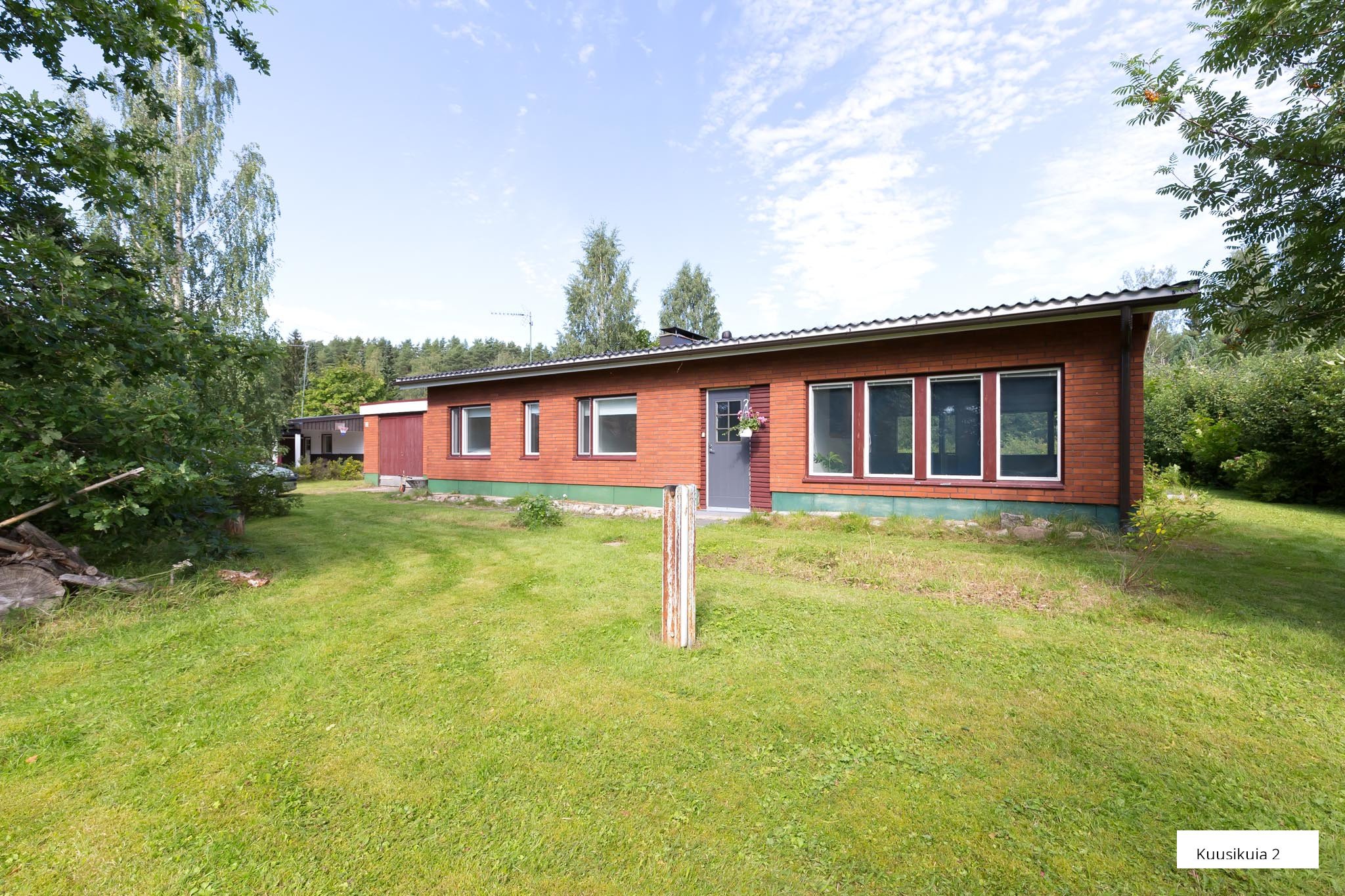 Tilava ja viihtyisä, remontoitu omakotitalo isolla puutarhatontilla Laukaan palveluiden lähellä 2