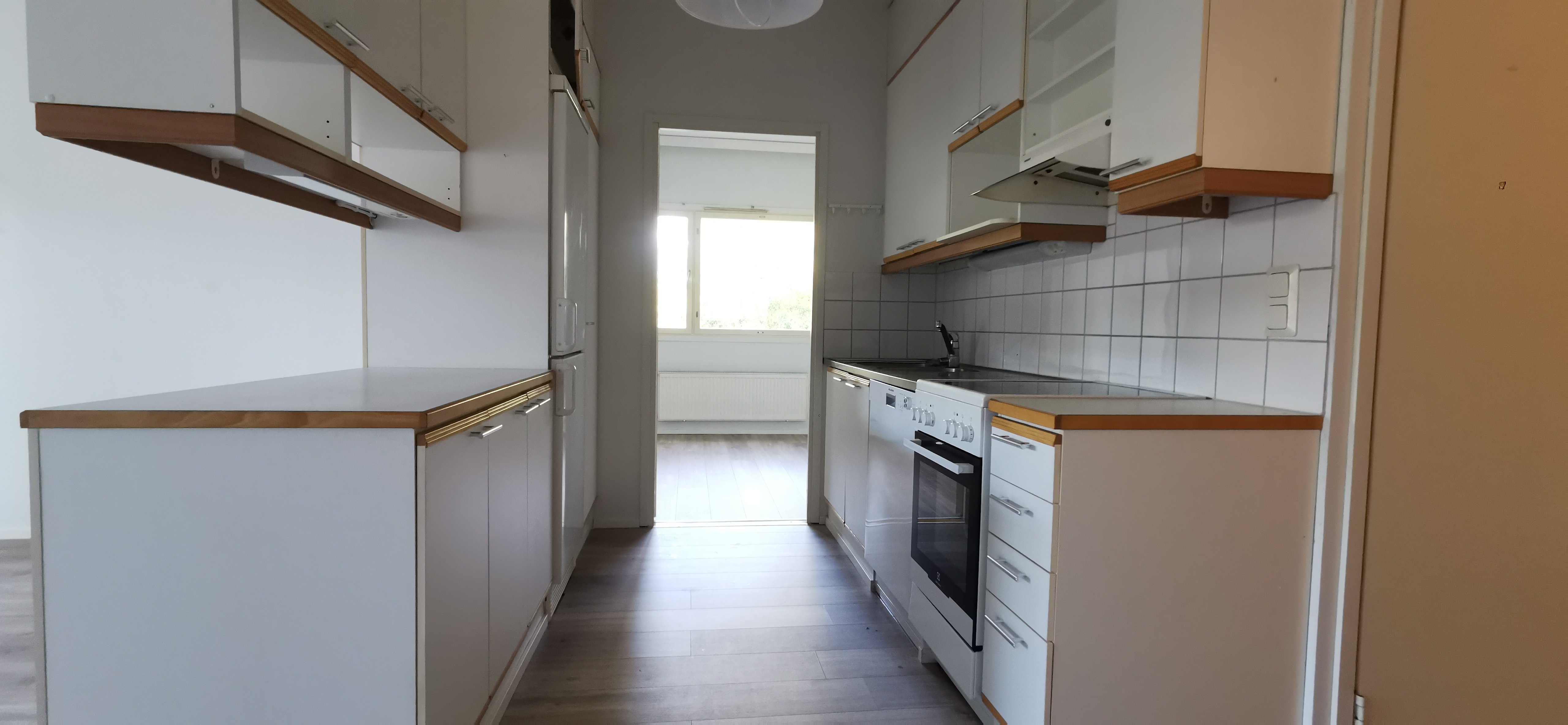 Hyväkuntoinen saunallinen ja parvekkeellinen kolmio palveluiden vierestä 2