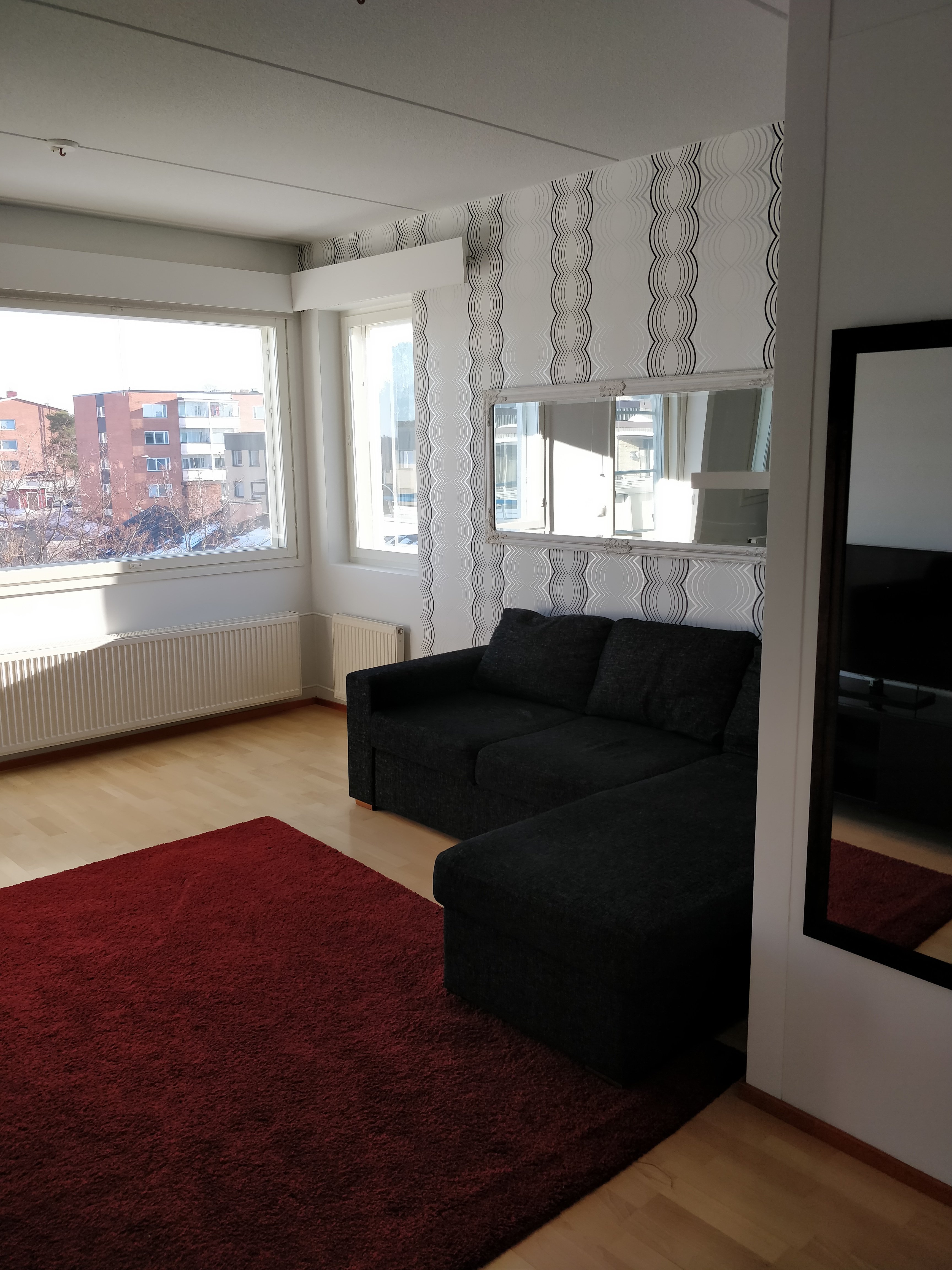 Valoisa ylimmän kerroksen kulmahuoneisto - 2h+k+s yläkaupungilla - iso lasitettu parveke – heti vapaa! 3