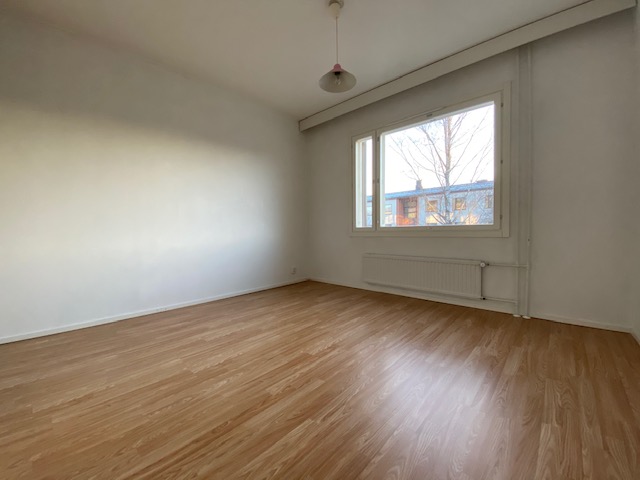 Hyvinkäällä tilava ja avarapohjainen 73,5m2 kolmio lasitetulla parvekkeella. 3
