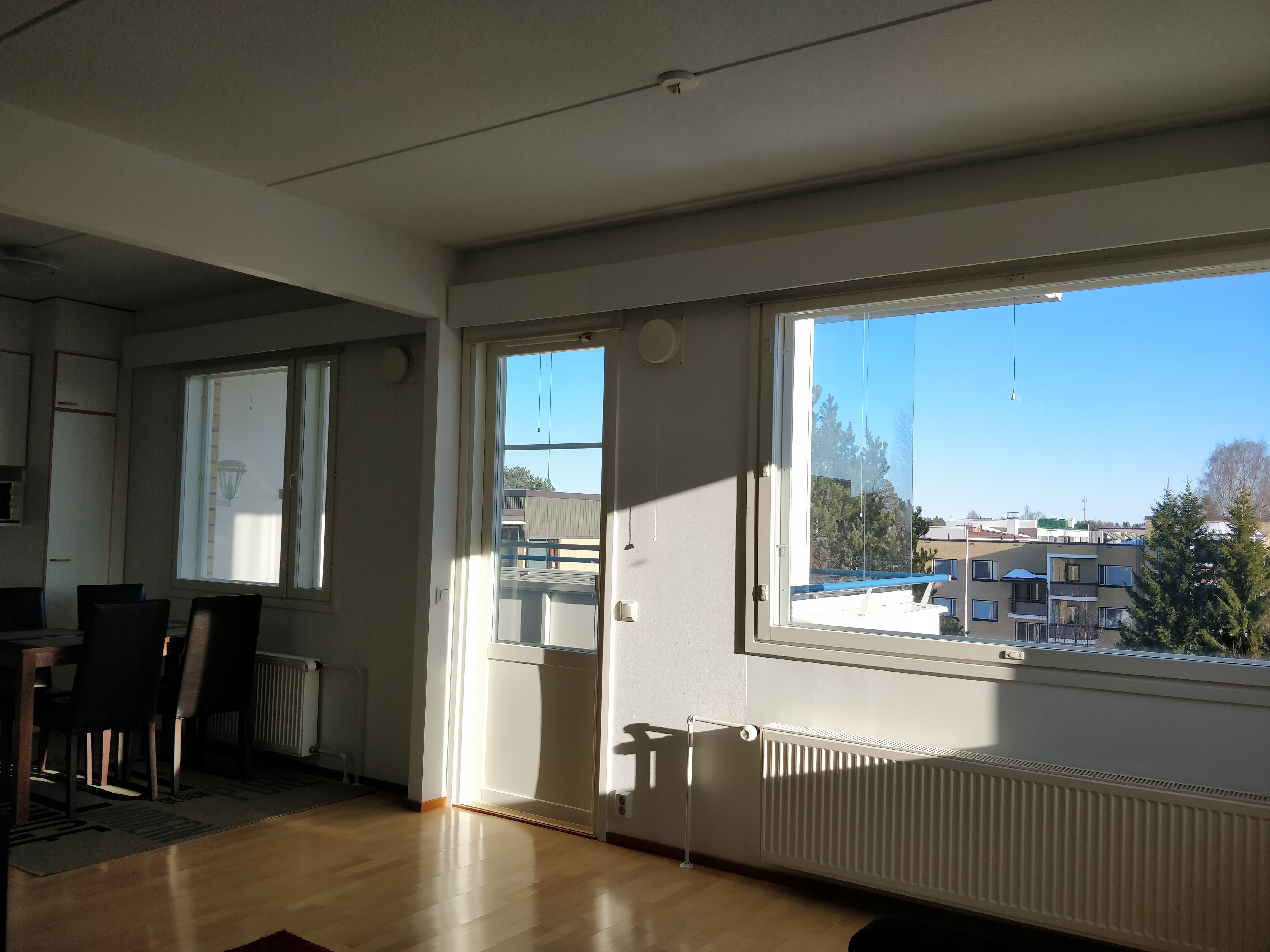 Valoisa ylimmän kerroksen kulmahuoneisto - 2h+k+s yläkaupungilla - iso lasitettu parveke – heti vapaa! 4