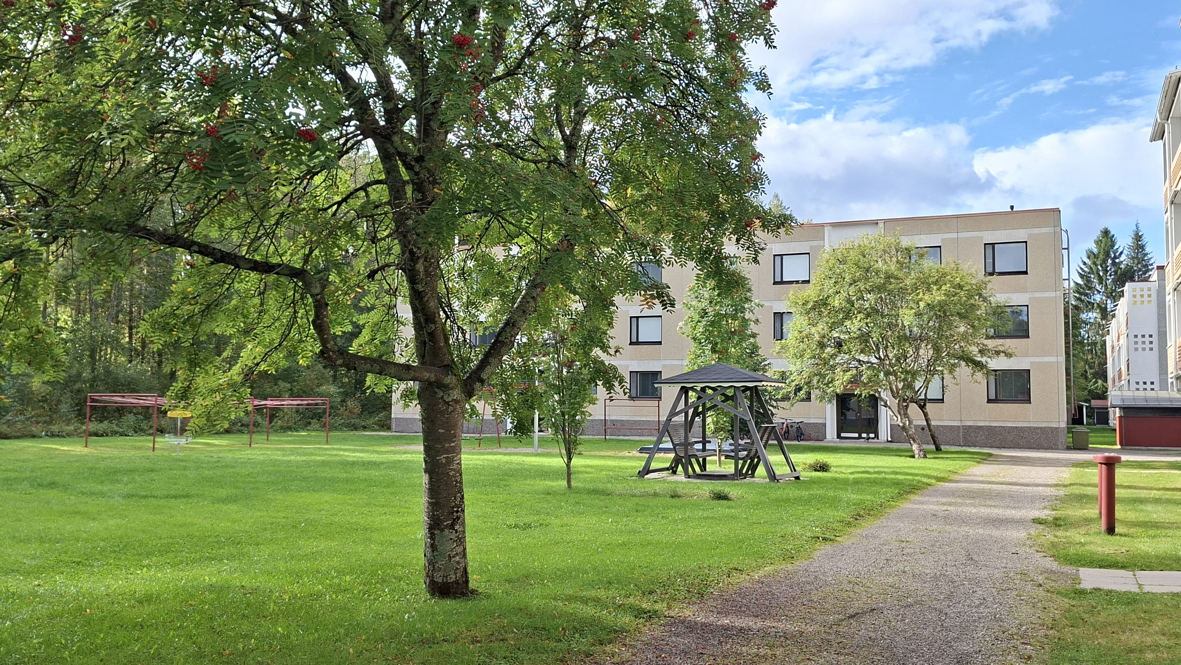 Tilava ja rauhallinen ylimmän kerroksen perheasunto 1