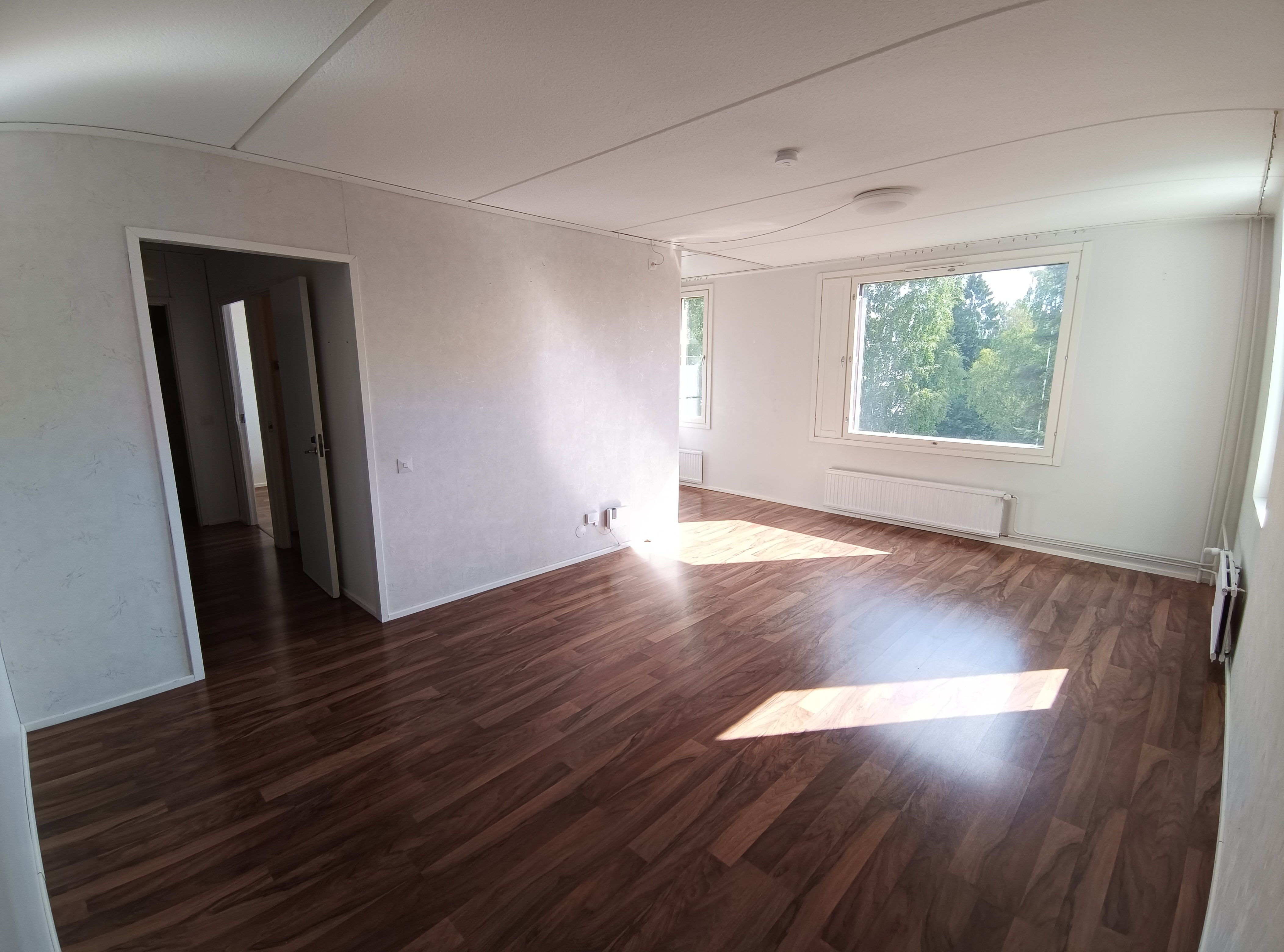Heti vapaa, valoisa ja tilavan tuntuinen 51,5 m² kaksio hyvillä näkymillä Loimaan Myllykylässä. 3