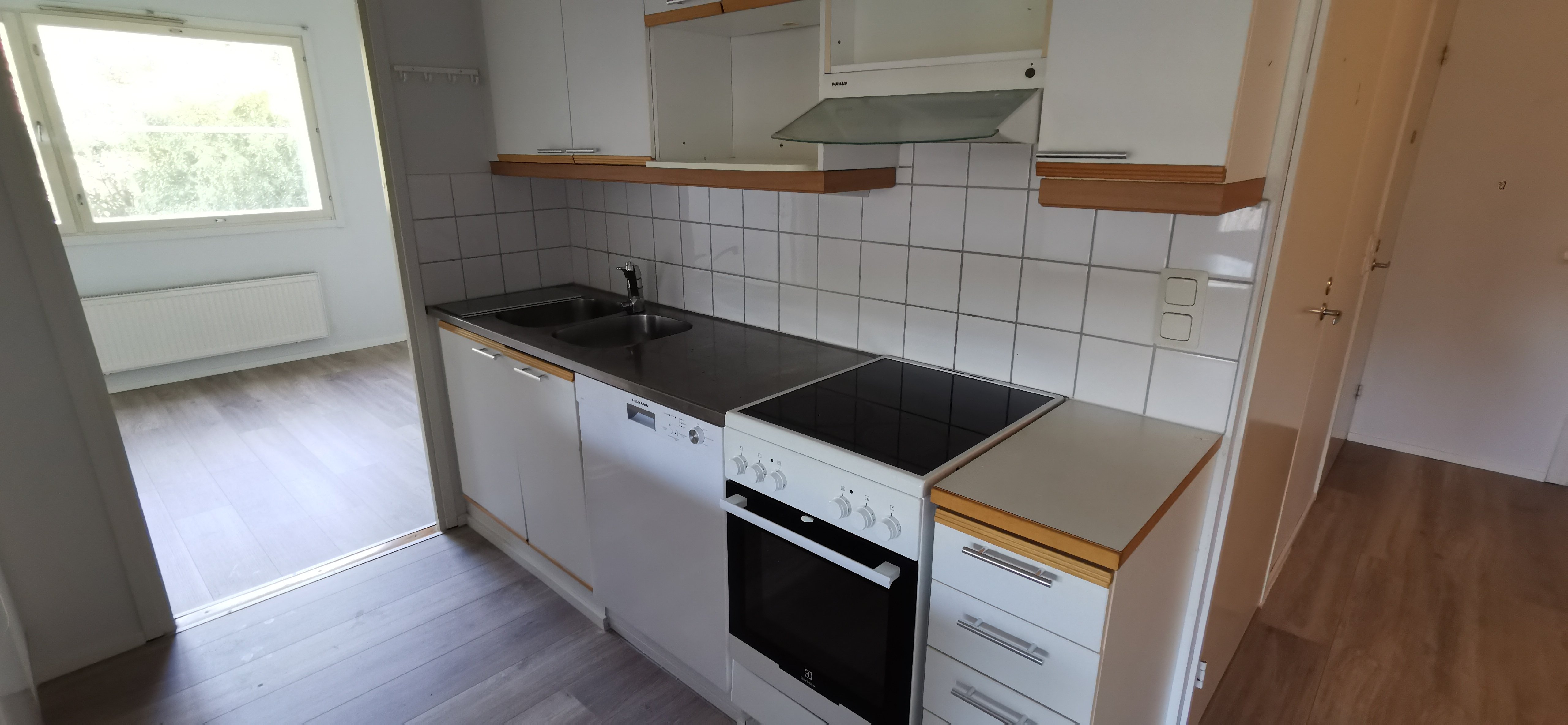 Hyväkuntoinen saunallinen ja parvekkeellinen kolmio palveluiden vierestä 4