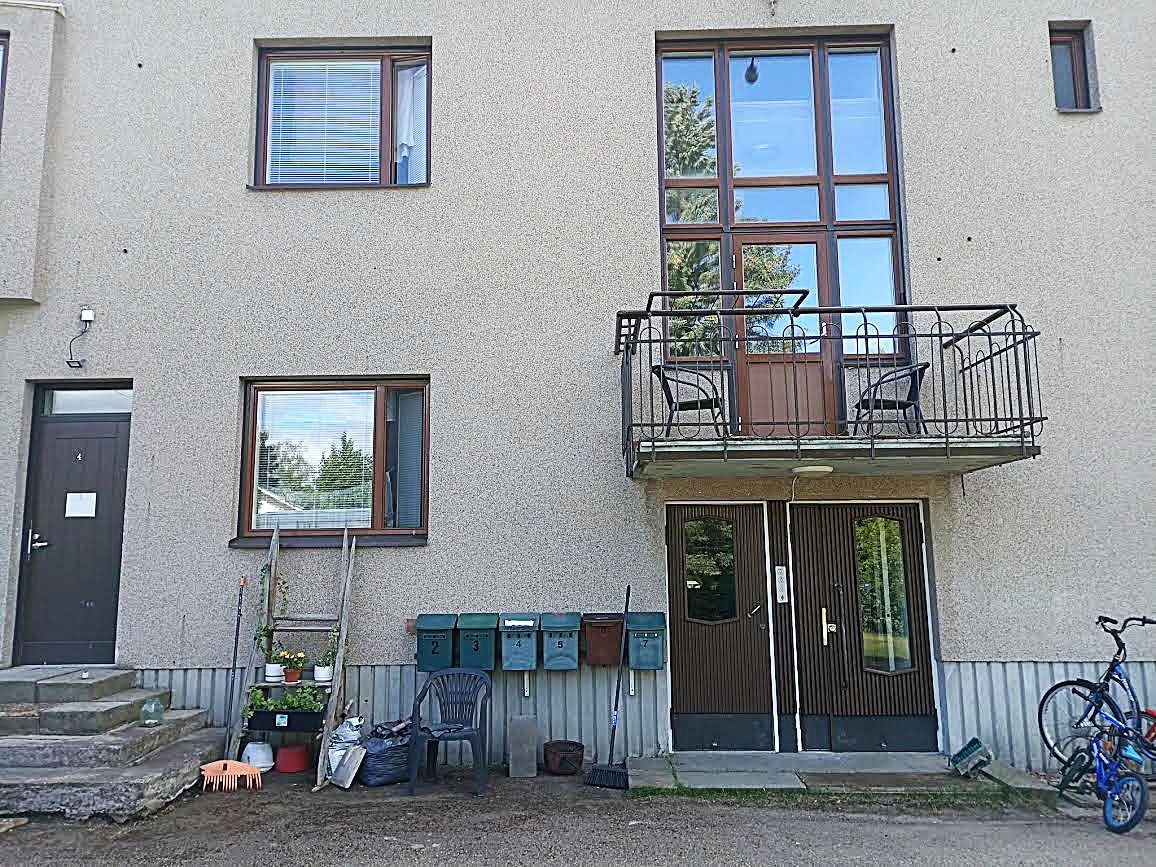 Siisti huoneisto, kolme huonetta ja keittiö,  viihtyisässä pienkerrostalossa Myllykosken keskustassa 1