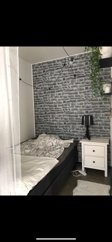 Parvekkeellinen iso keskustayksiö 1