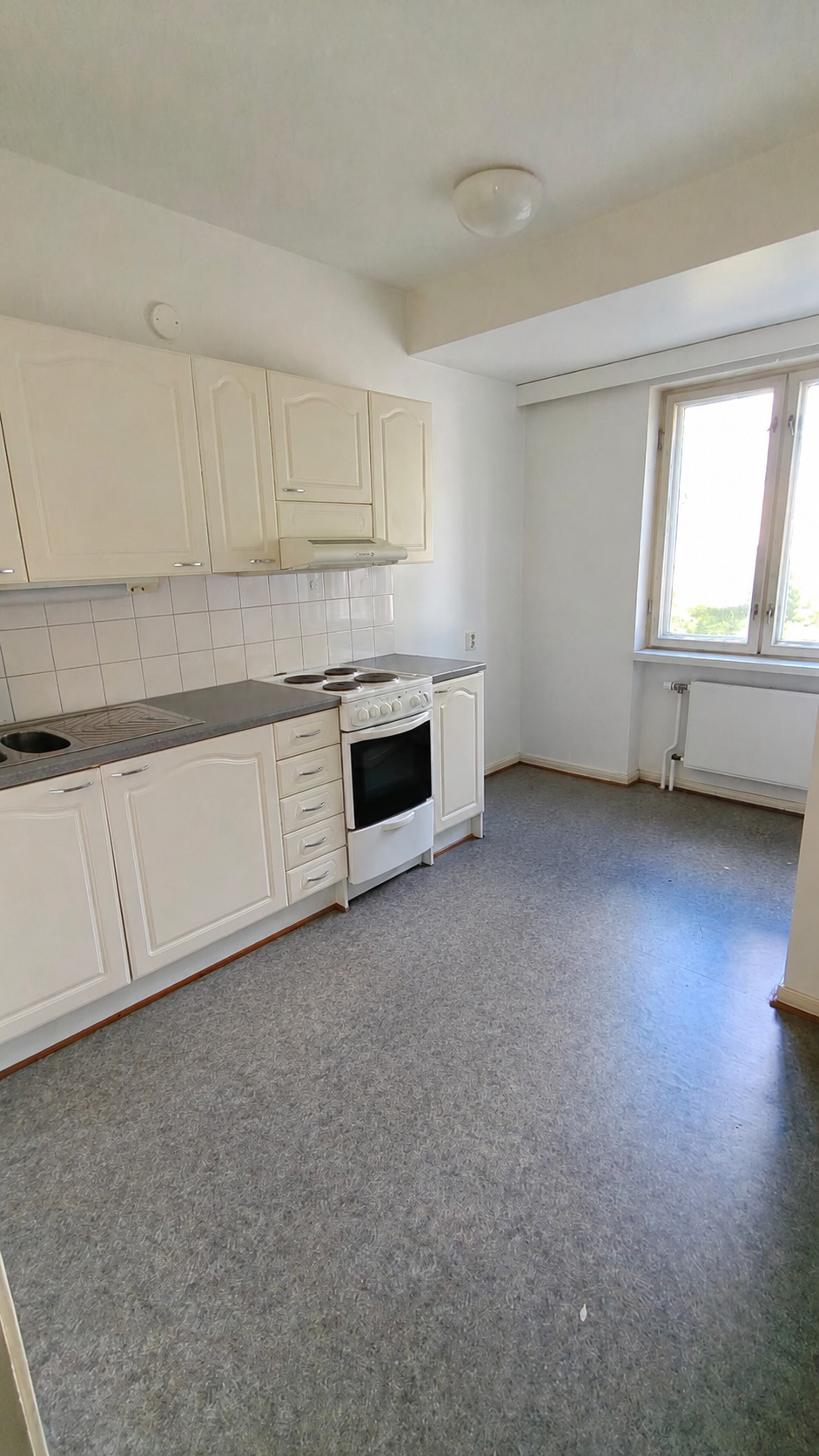 Ahlströminkatu 12 B 16 — etelään aukeava 2h+k, 45 m², 2. krs 4