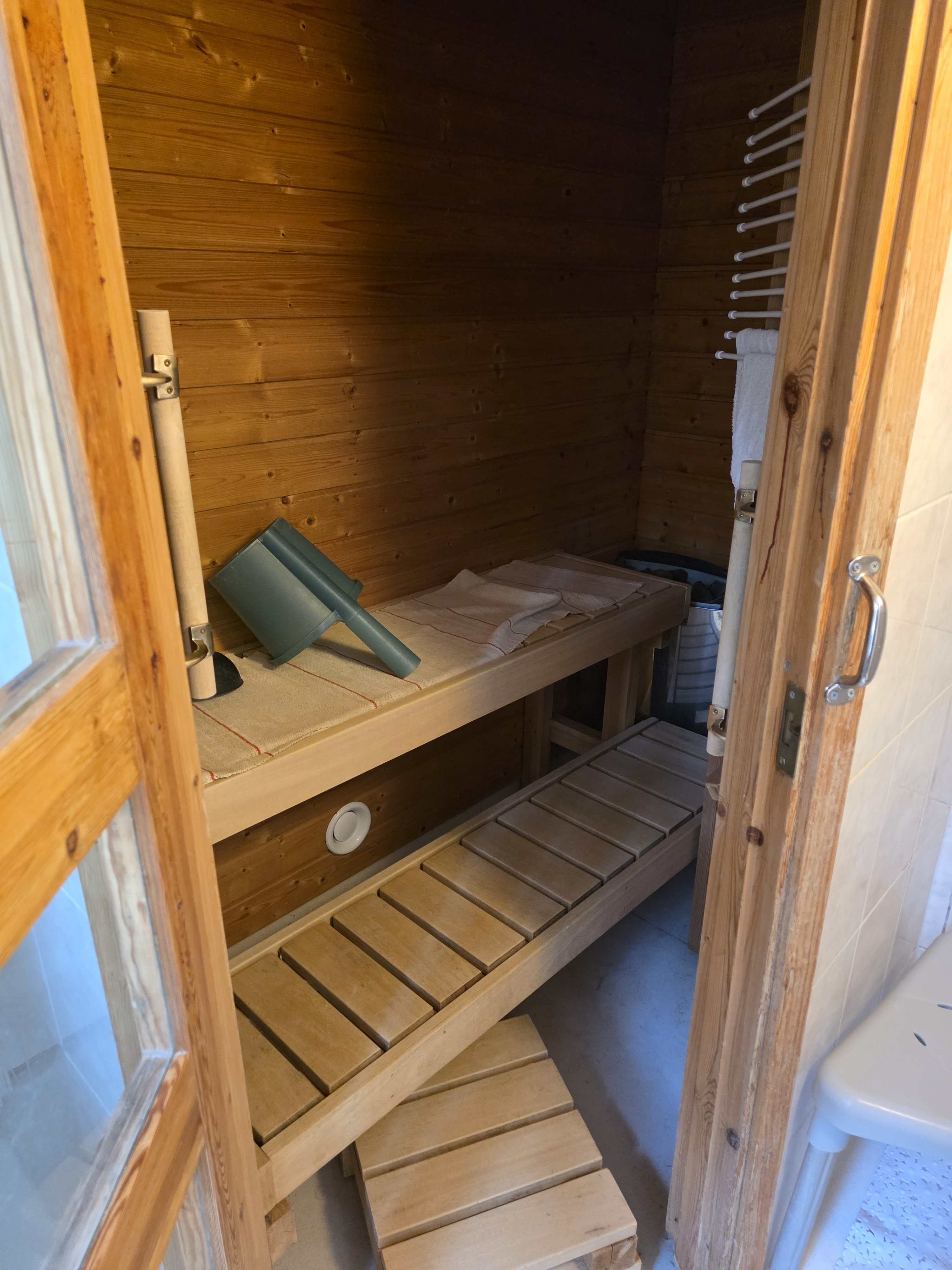 Lohjan keskustassa tilava 61m2 kaksio - sauna, lasitettu parveke ja isot remontit tehty! 3