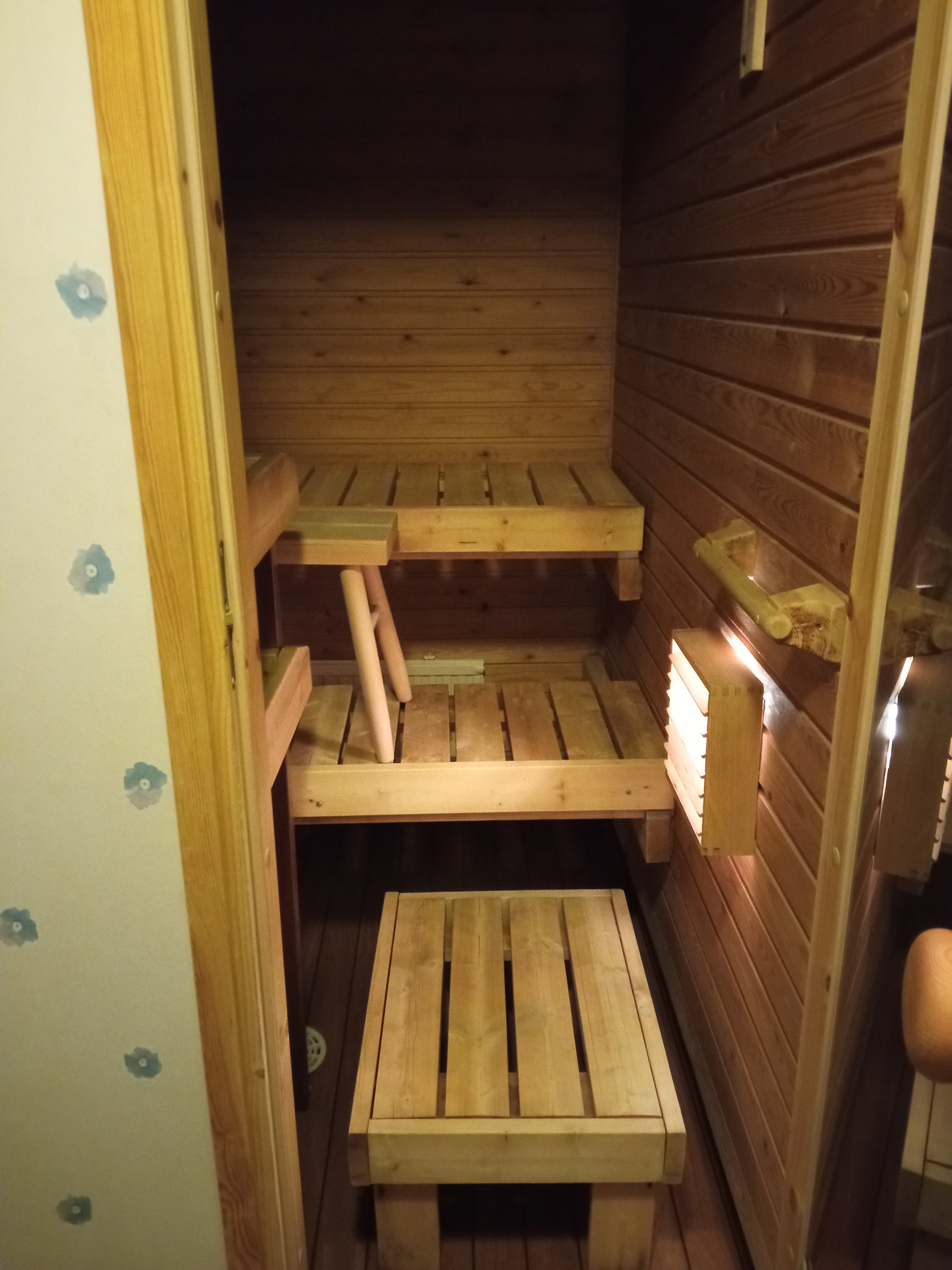 Vuokrataan saunallinen yksiö rivitalosta 4