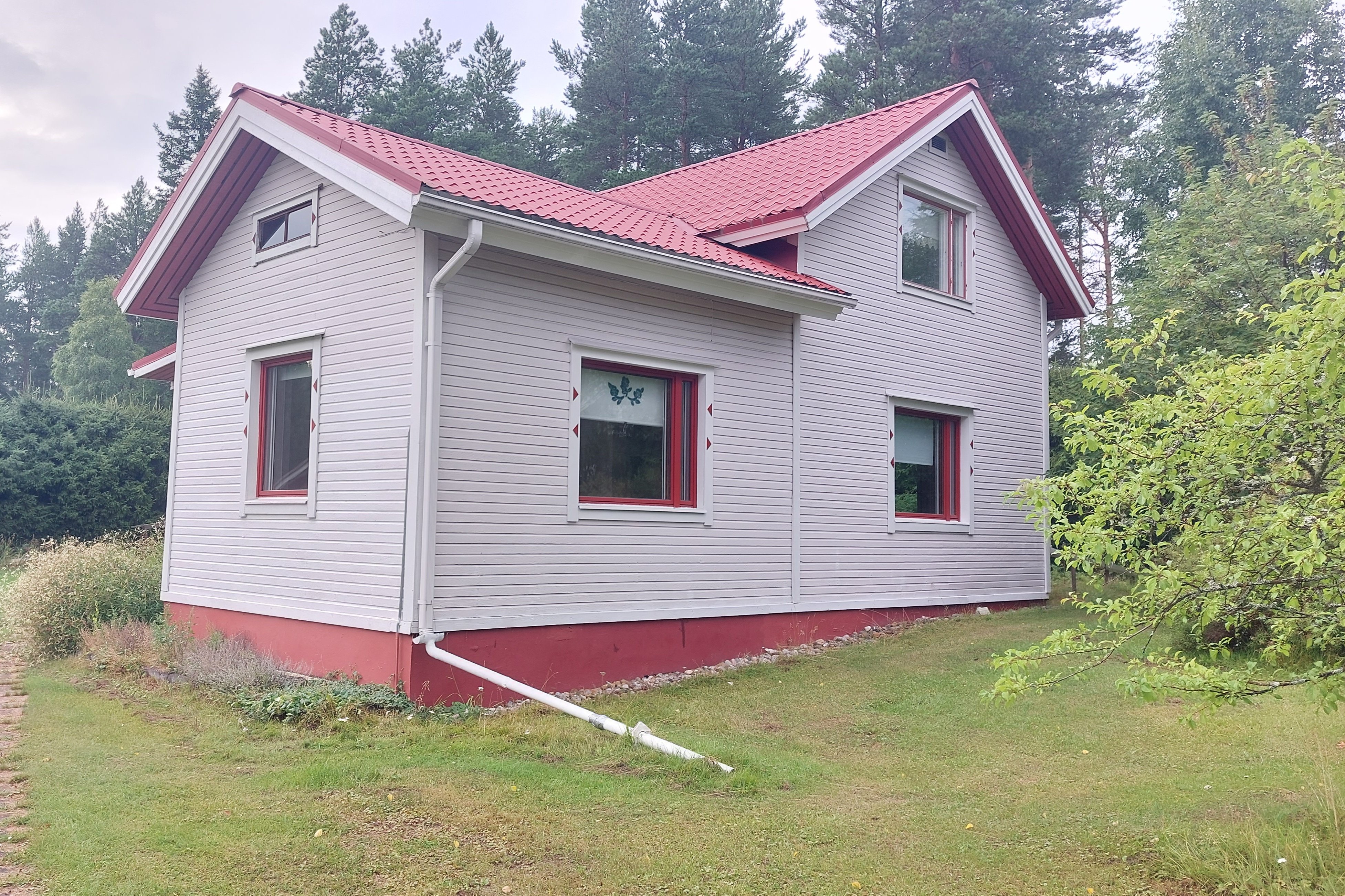 Idyllisellä asuinalueella vanha omakotitalo 1