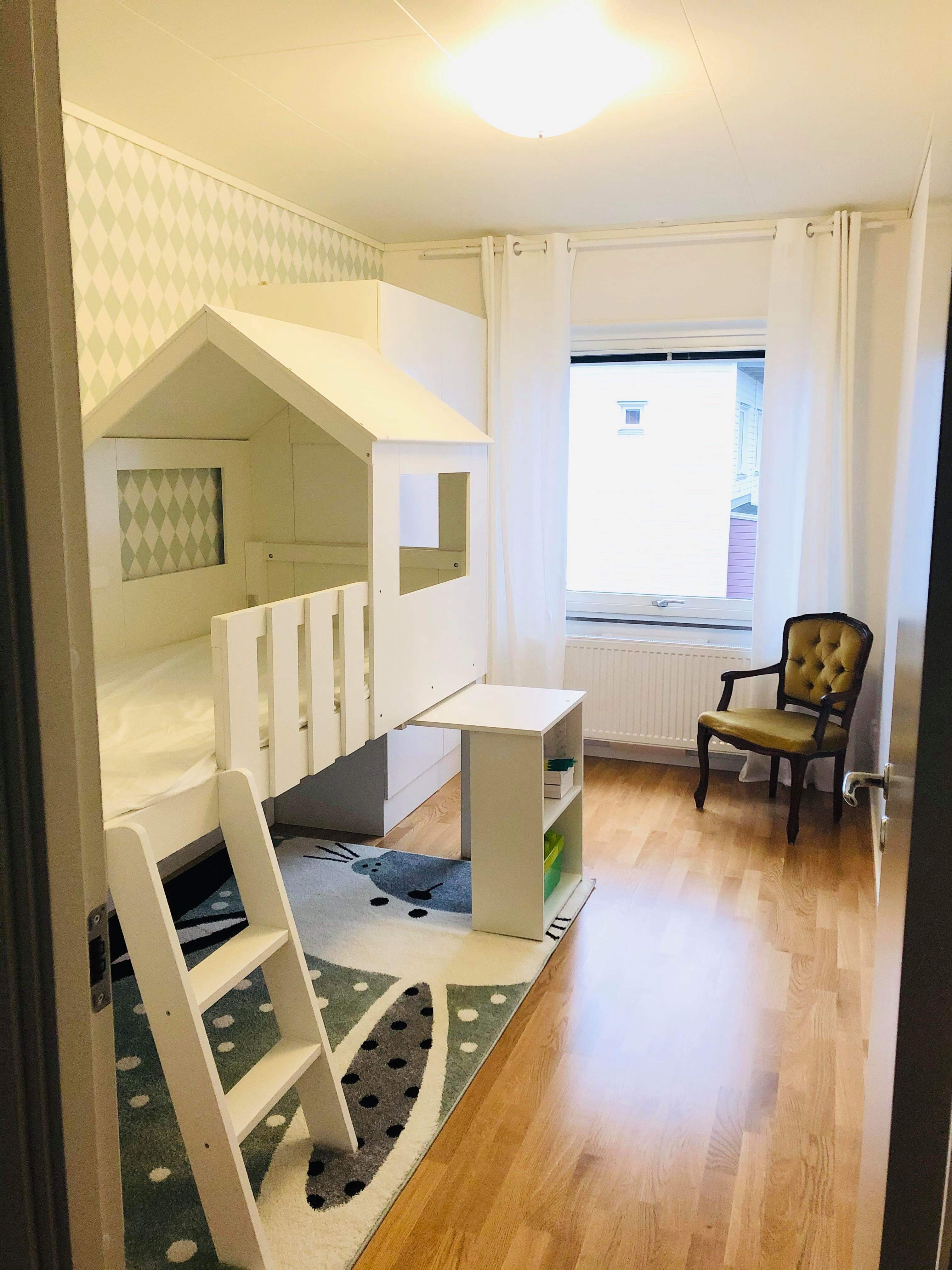 Fänriksvägen, Järfälla - Hyr Radhus | Qasa
