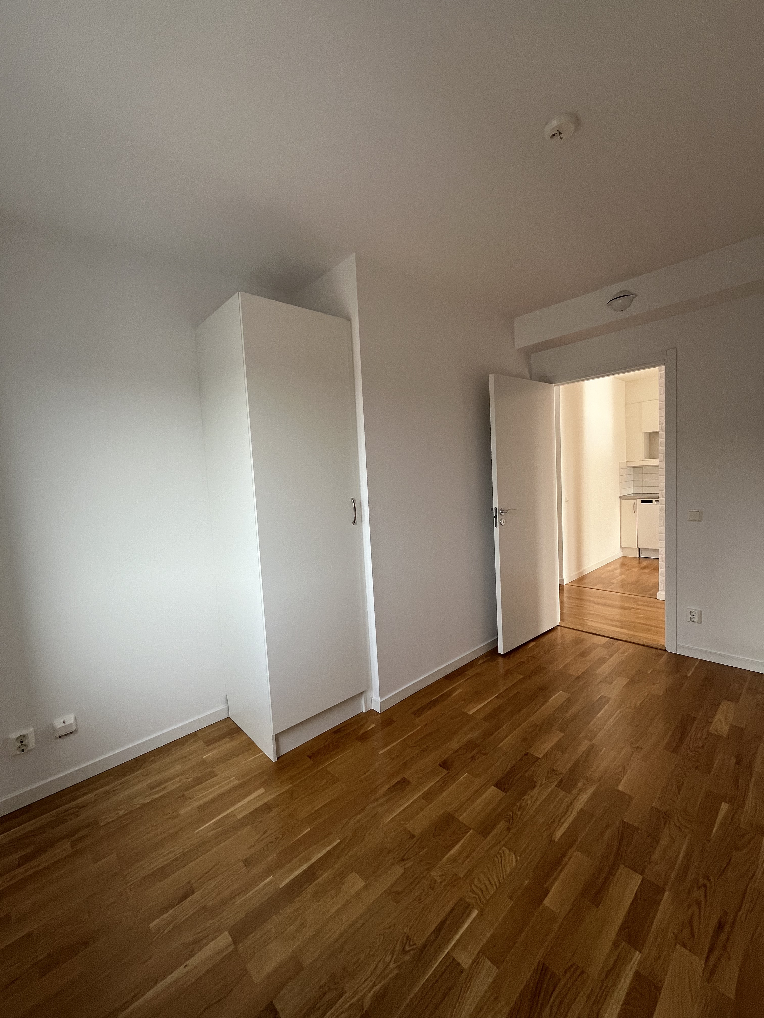 Genuagatan 9, Västerås