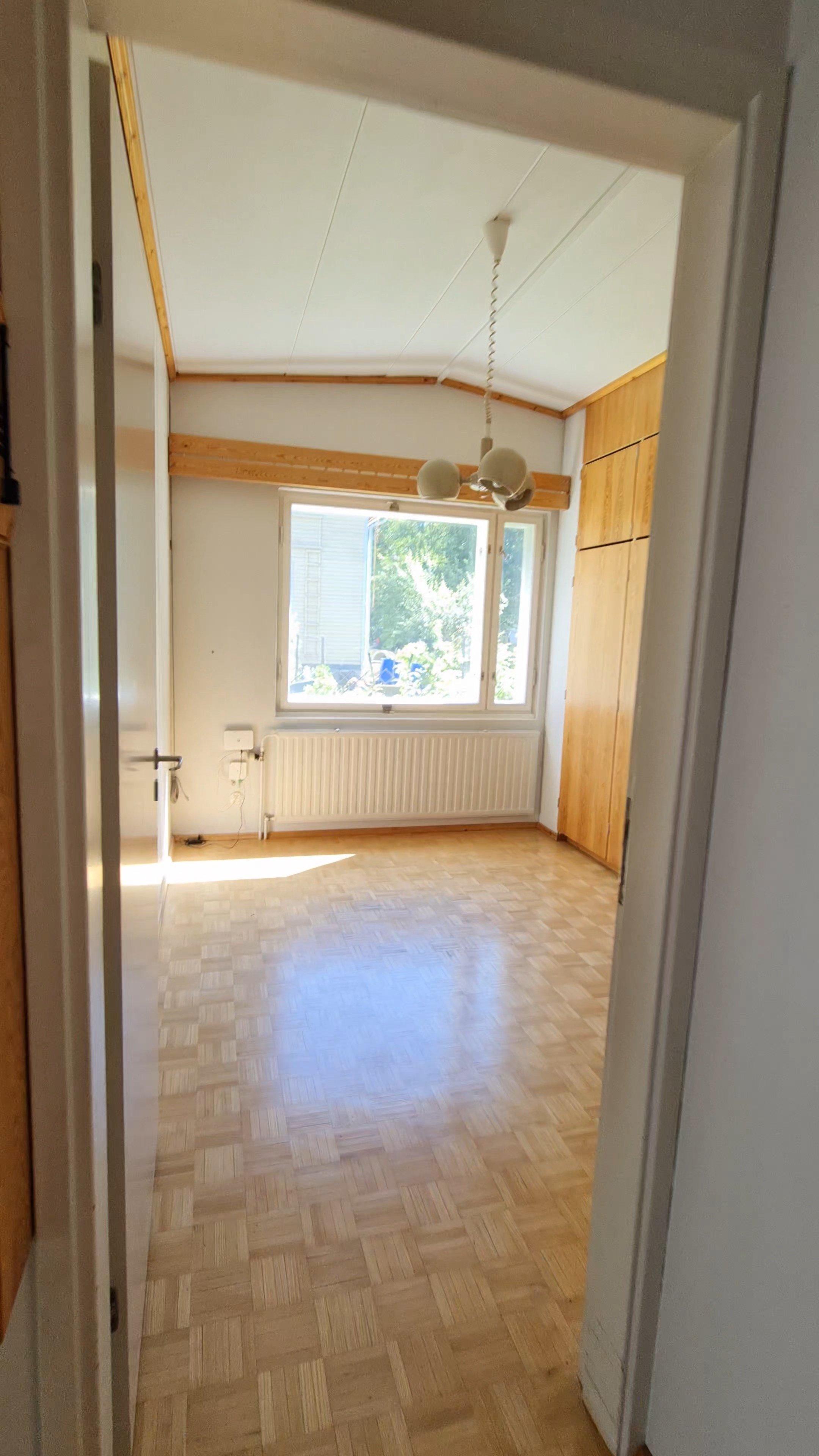 Valoisa huone Matarakadulla – sis. vesi, sähkö ja netti 1