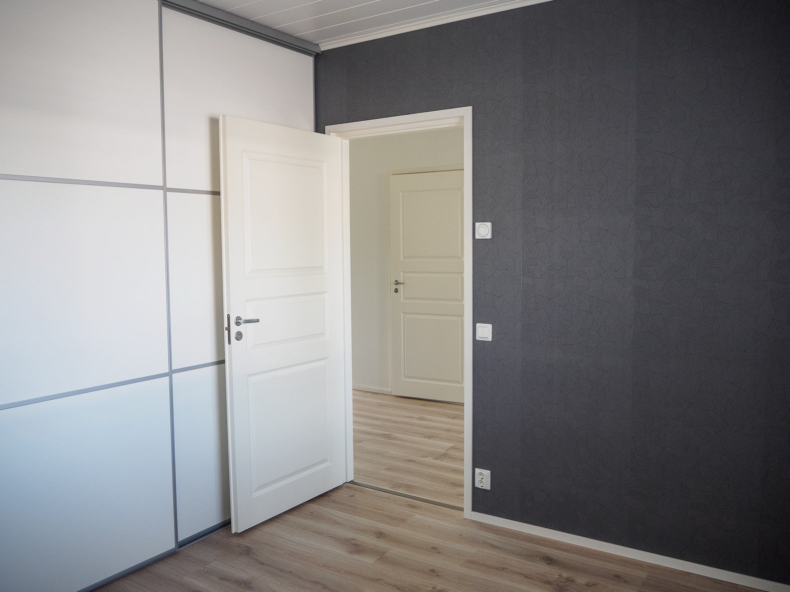 Vuokrataan lähes uusi 73m2 rivitalon päätyhuoneisto 2