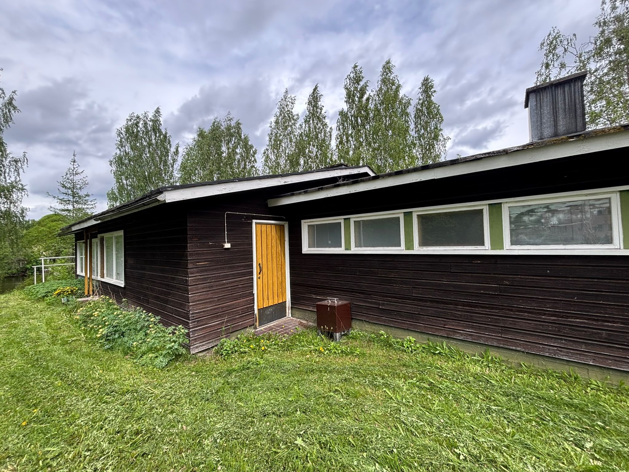 Rauhallinen talo lammenrannalla 2