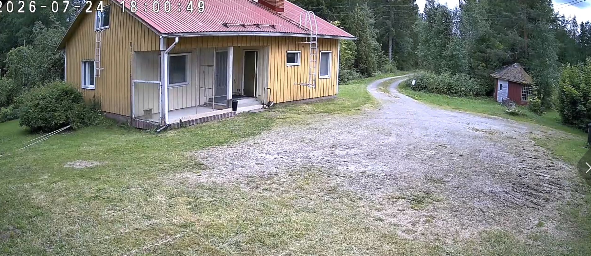 Suuri omakotitalo metsän keskellä 3
